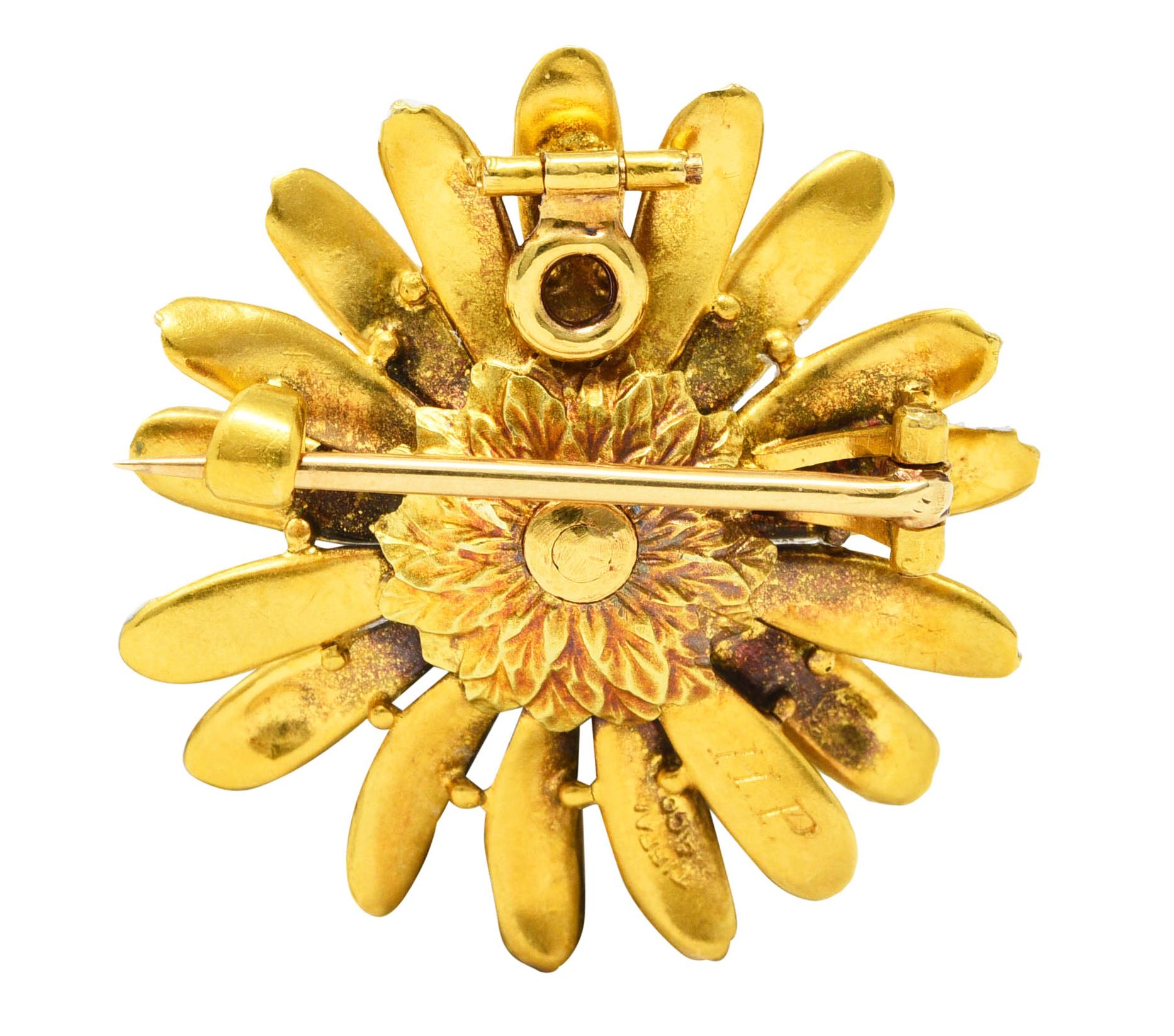 Tiffany & Co. Broche pendentif marguerite ancienne en or jaune 18 carats et émail Excellent état - En vente à Philadelphia, PA