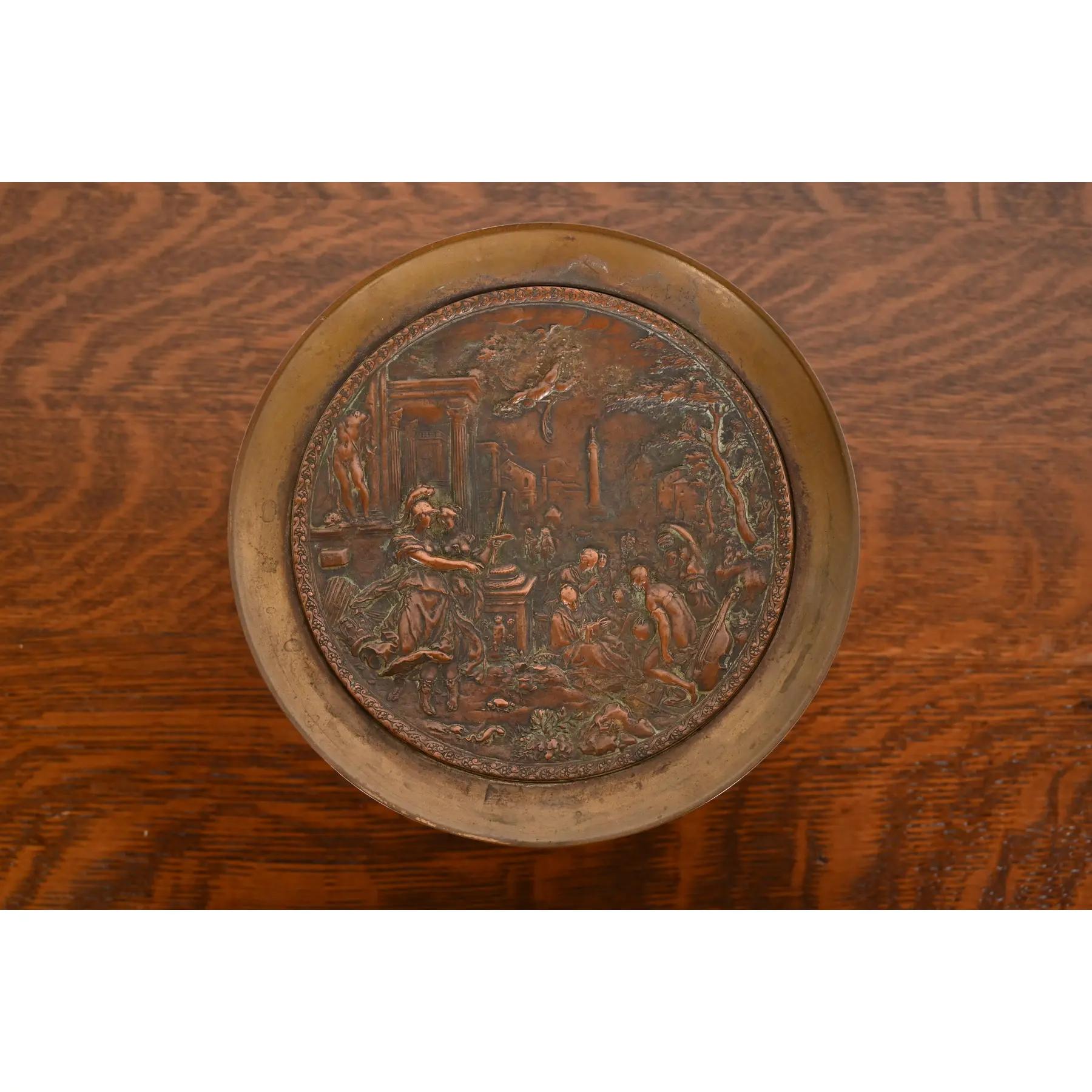 Francese Tiffany & Co. Antico piatto da portata o tazza neoclassica in bronzo in vendita