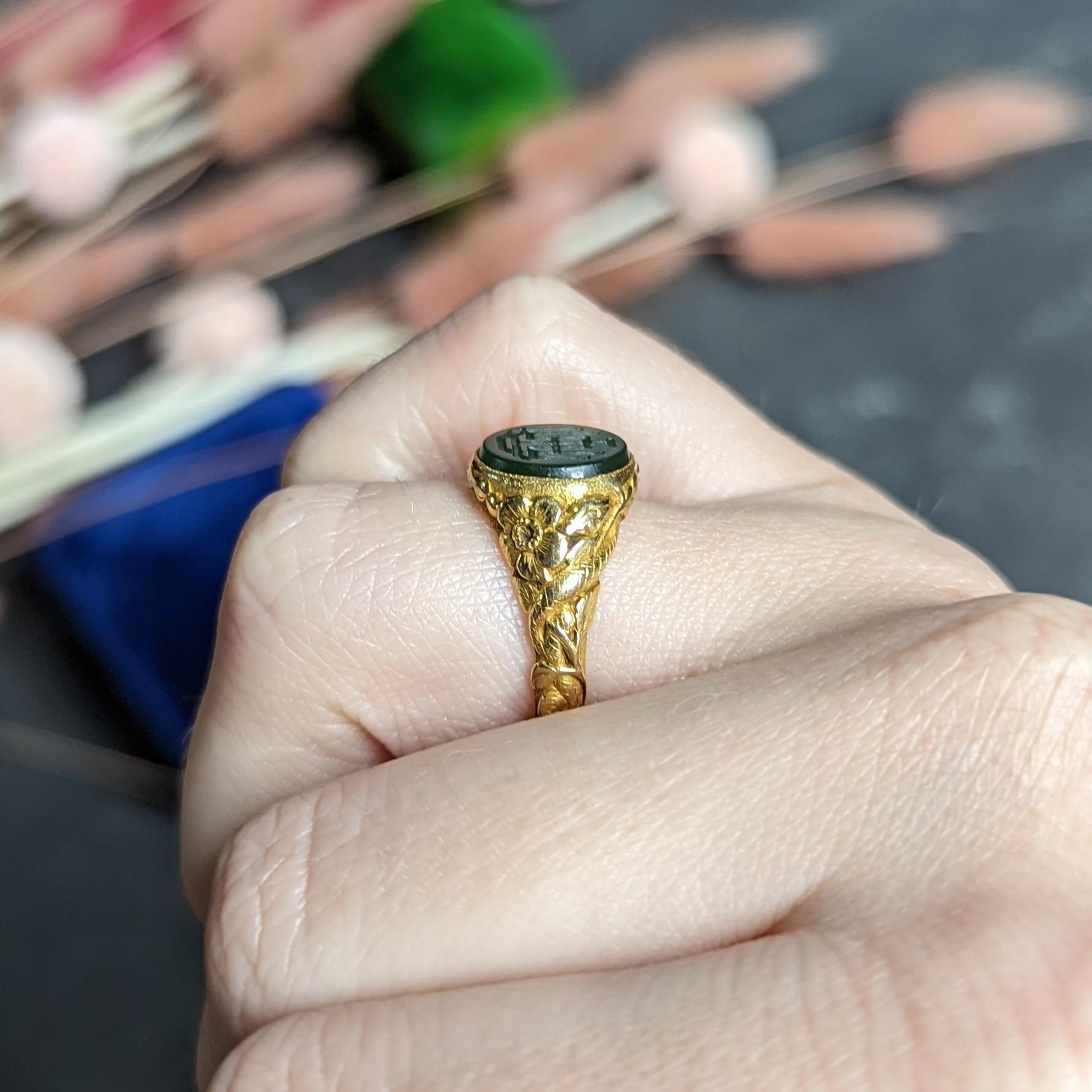 Tiffany & Co. Antique Nephrite Jade 18 Karat Gold Floral Snake Signet Ring 3