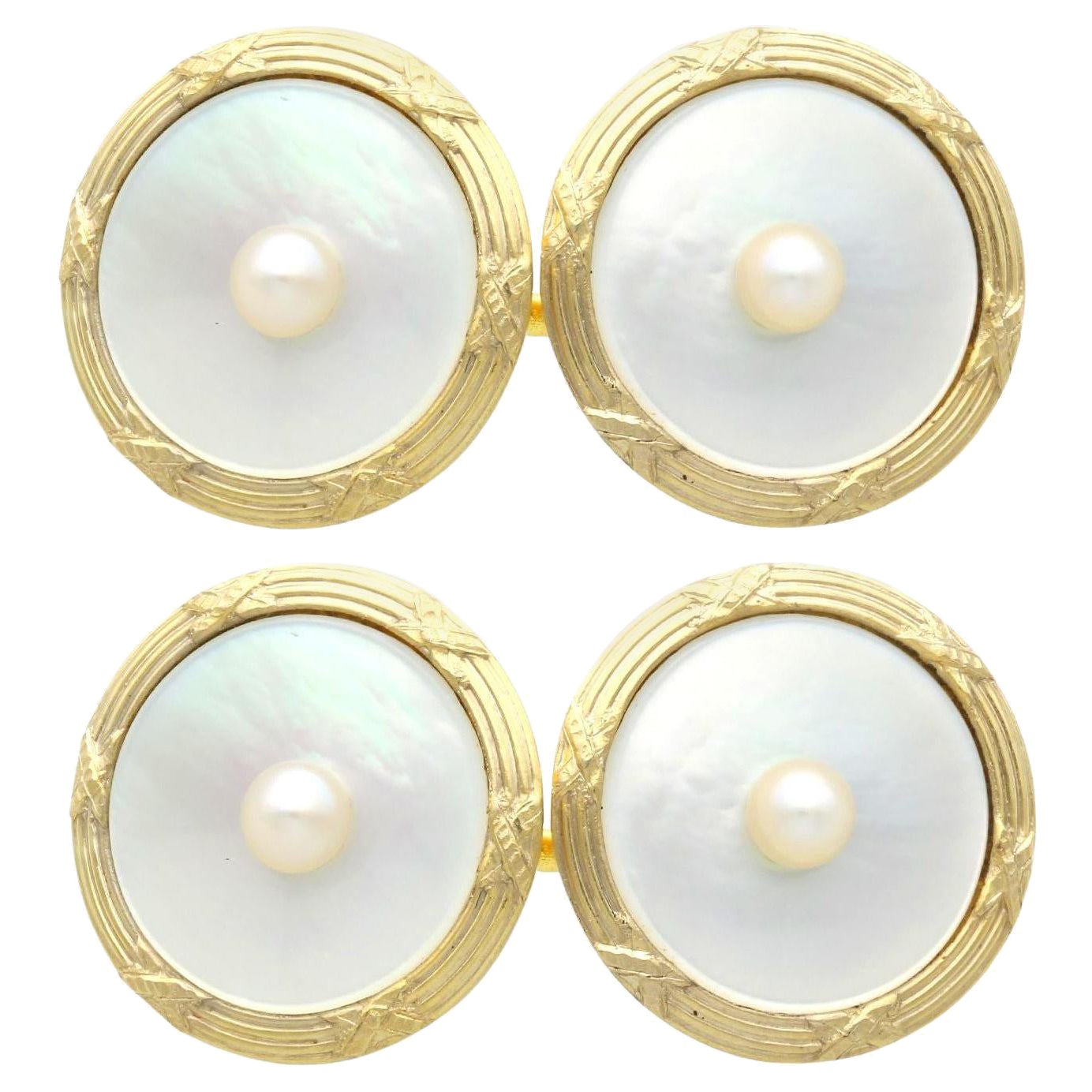 Boutons de manchette anciens en perles, nacre et or jaune 14 carats de Tiffany 
Co.