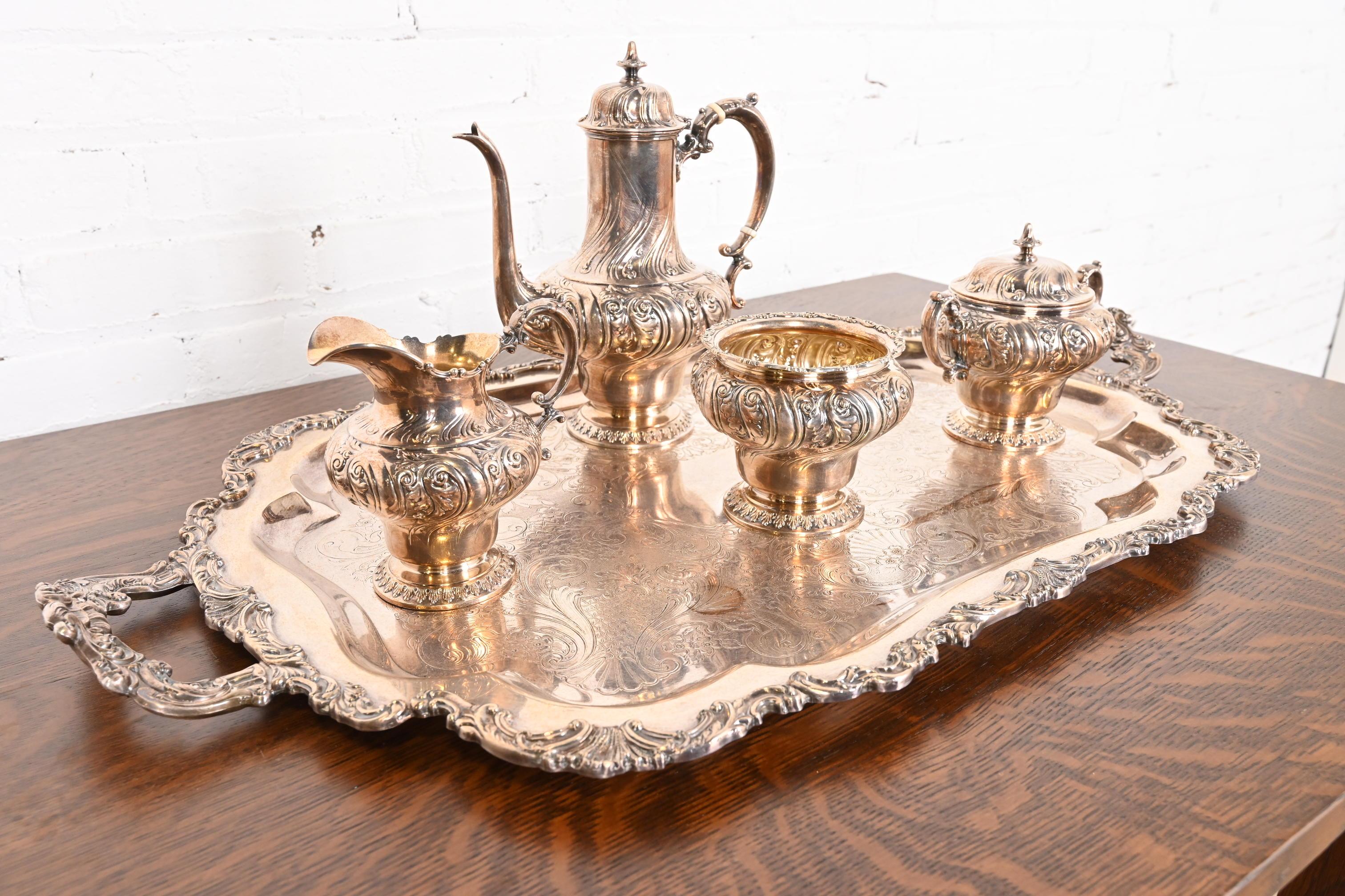 Tiffany & Co. Antiguo juego de café o té de plata repujada Art Decó en venta