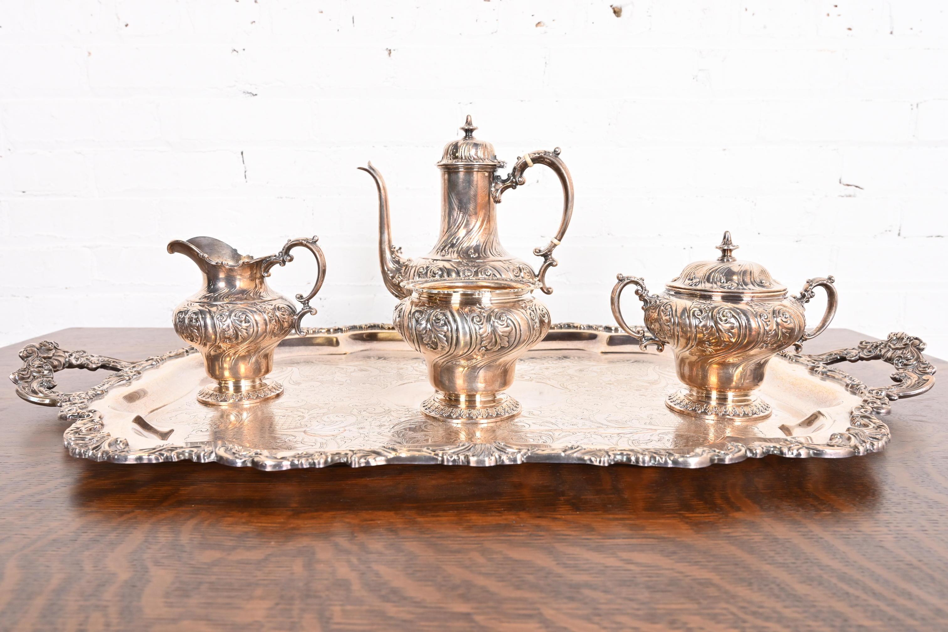 Tiffany & Co. Antiguo juego de café o té de plata repujada Estadounidense en venta