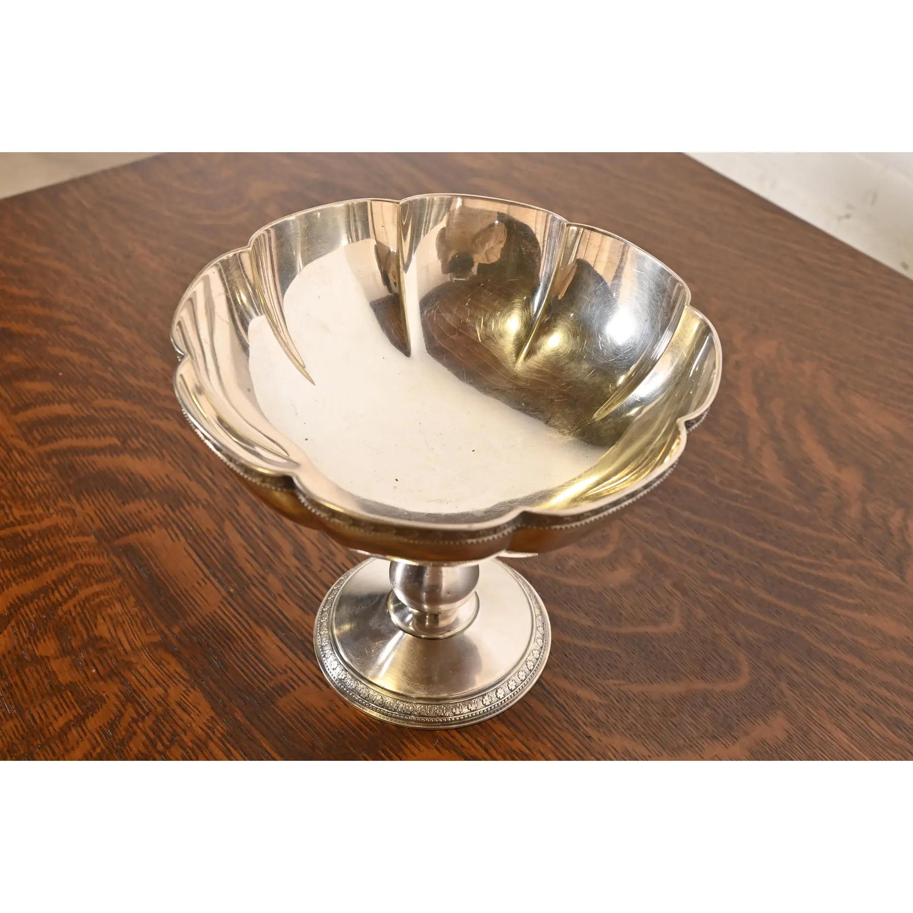 Tiffany & Co. Frutero de pedestal o centro de plata antigua Artes y manualidades en venta