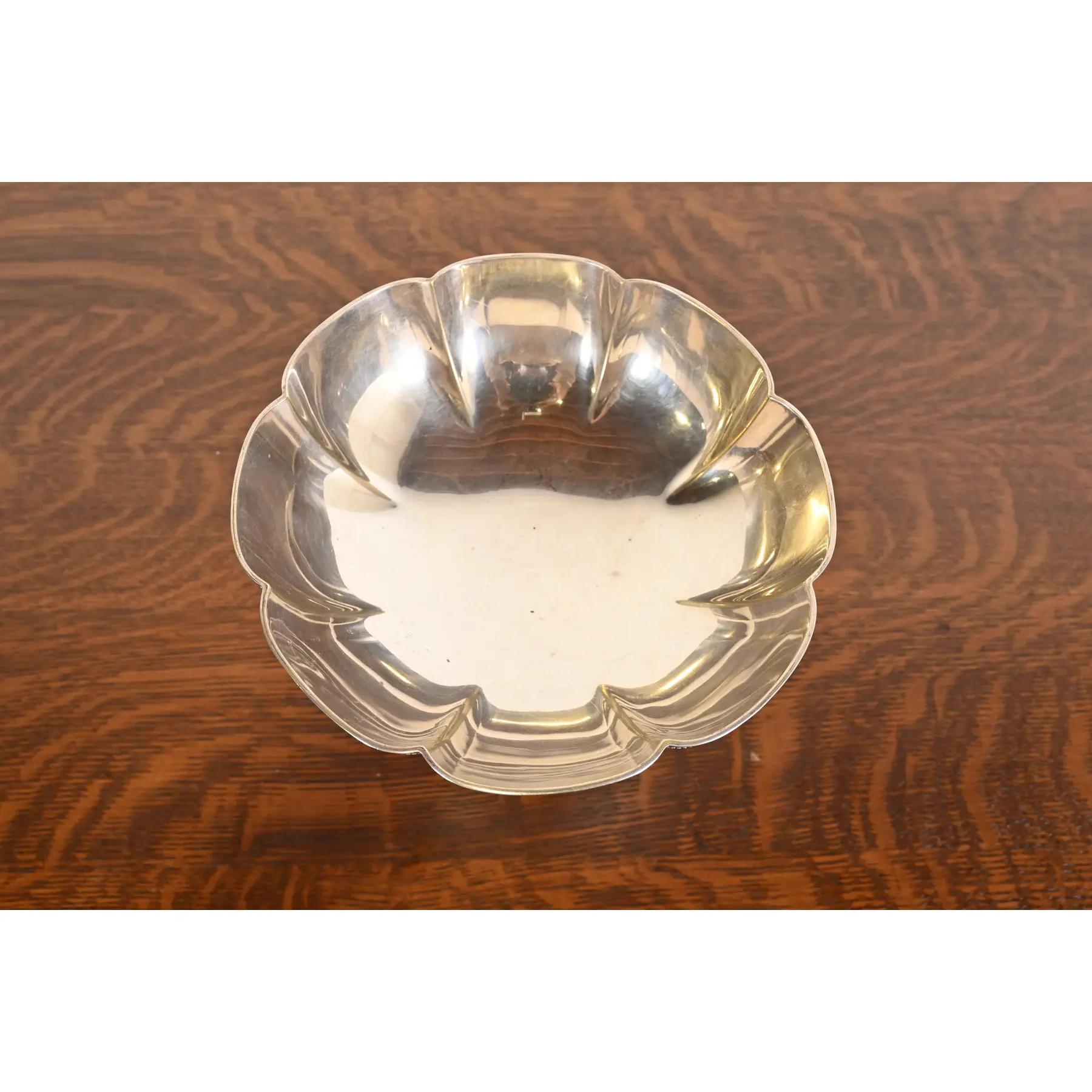 Tiffany & Co. Frutero de pedestal o centro de plata antigua Estadounidense en venta
