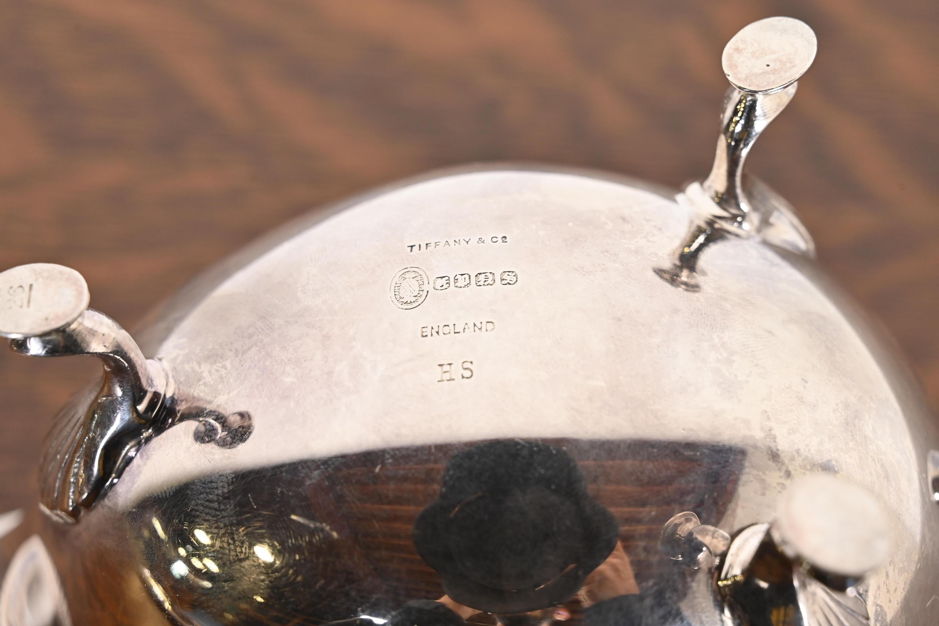 Tiffany & Co. Salsera de plata antigua con bandeja en venta 4