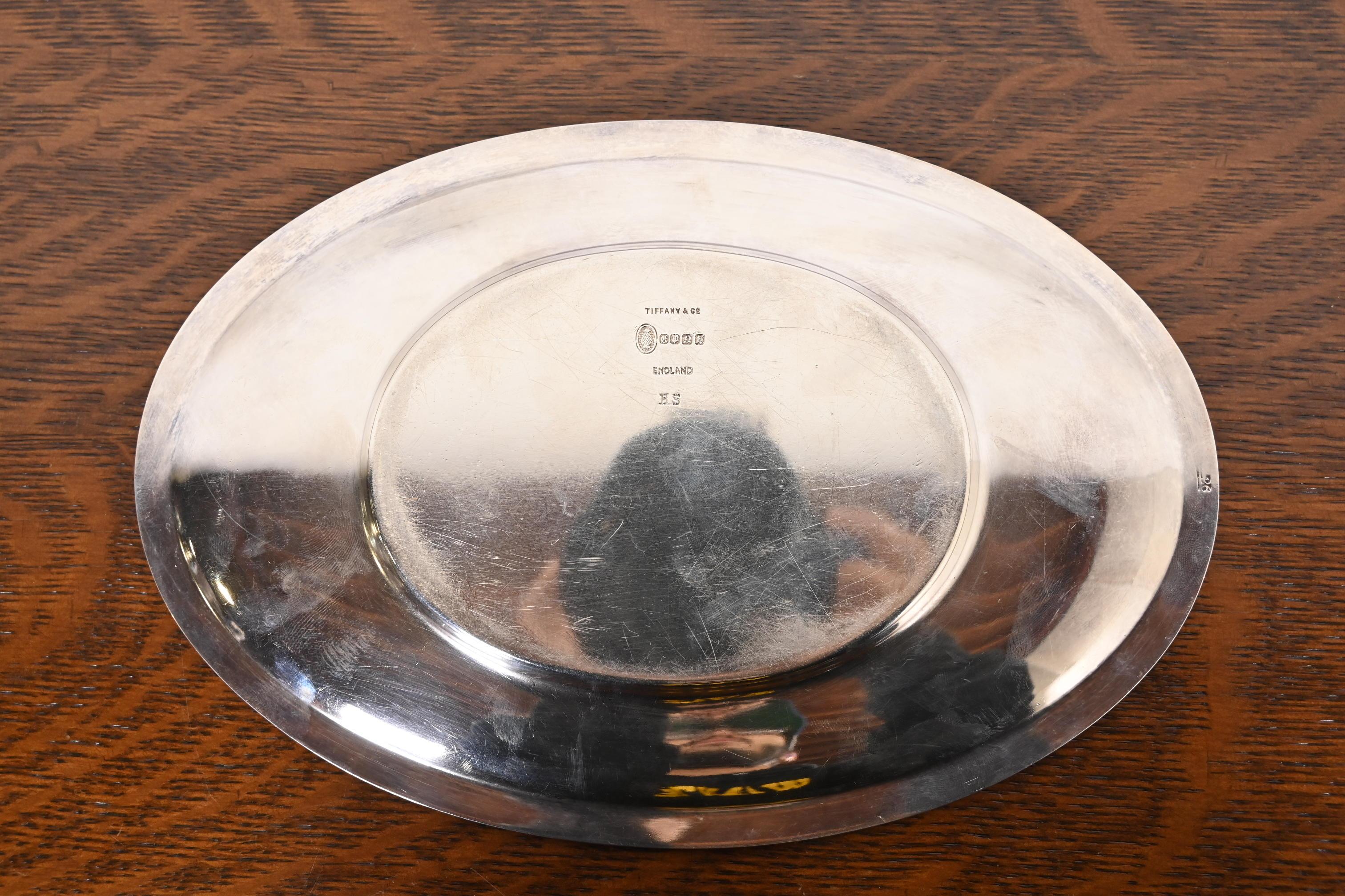 Tiffany & Co. Salsera de plata antigua con bandeja en venta 5
