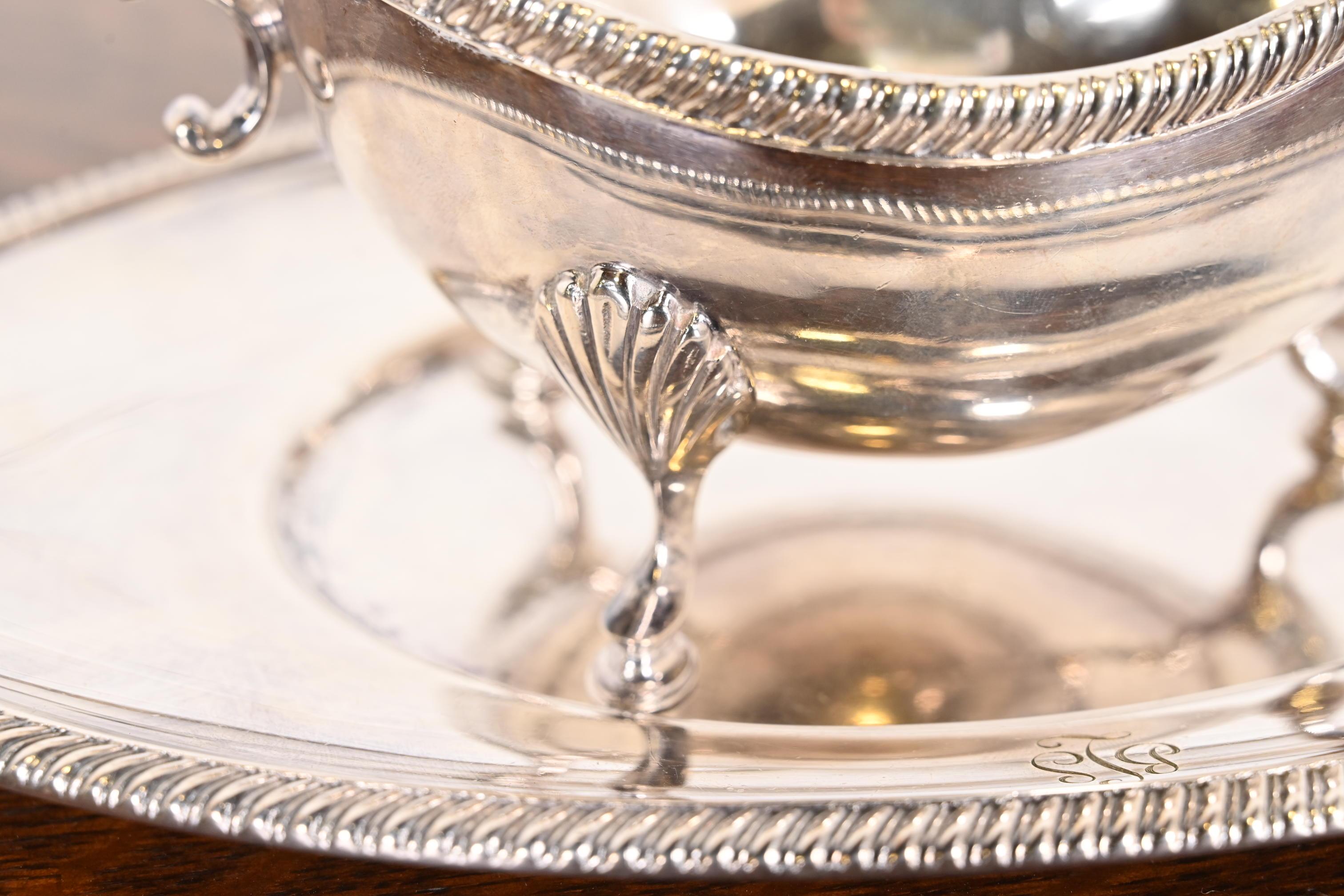 Tiffany & Co. Salsera de plata antigua con bandeja en venta 1