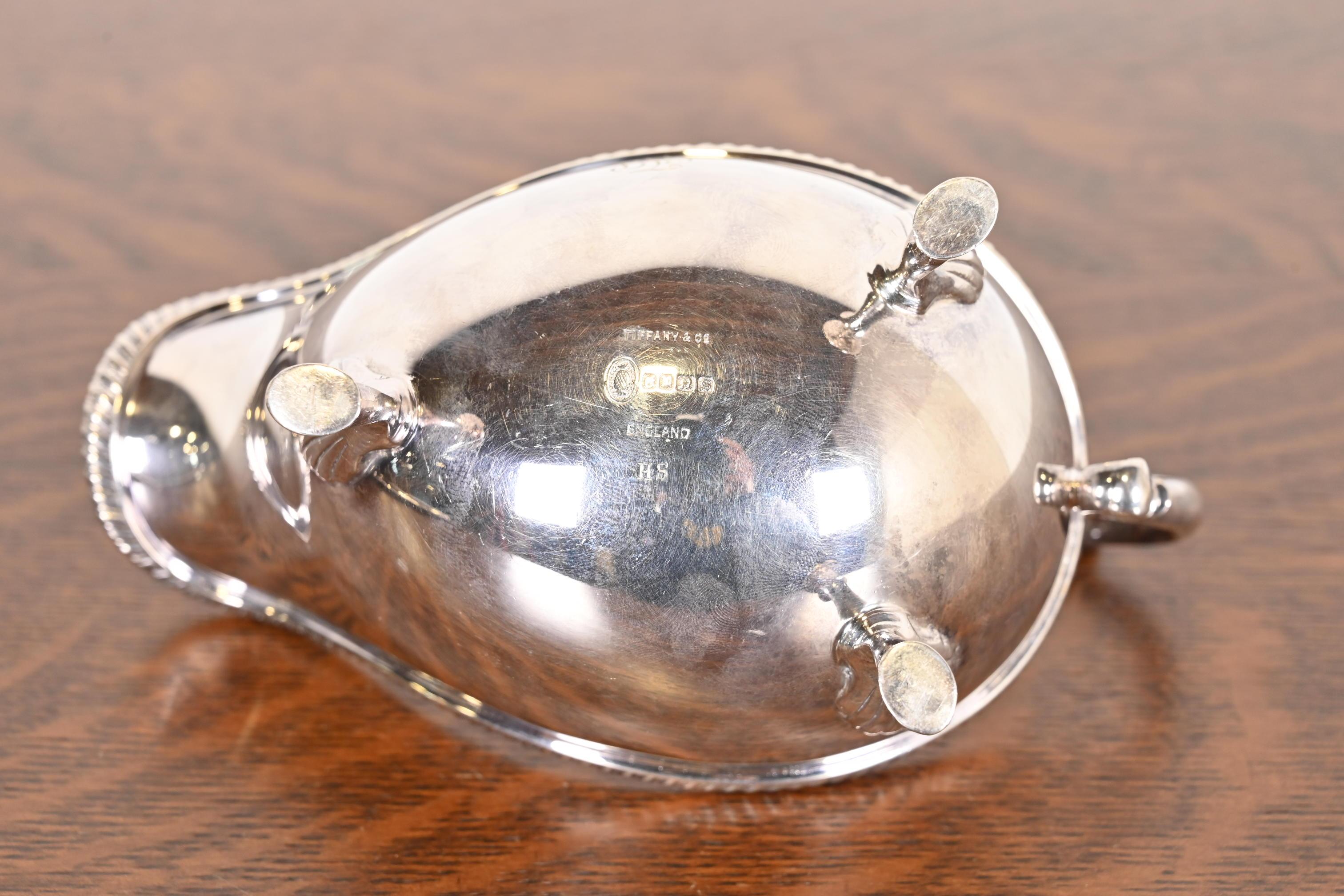 Tiffany & Co. Salsera de plata antigua con bandeja en venta 2