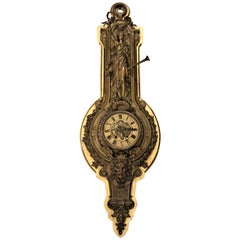 Tiffany & Co. Ancienne horloge murale victorienne en bronze ornée de figures figuratives