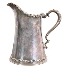 Tiffany & Co. Ancien pichet victorien en argent repoussé