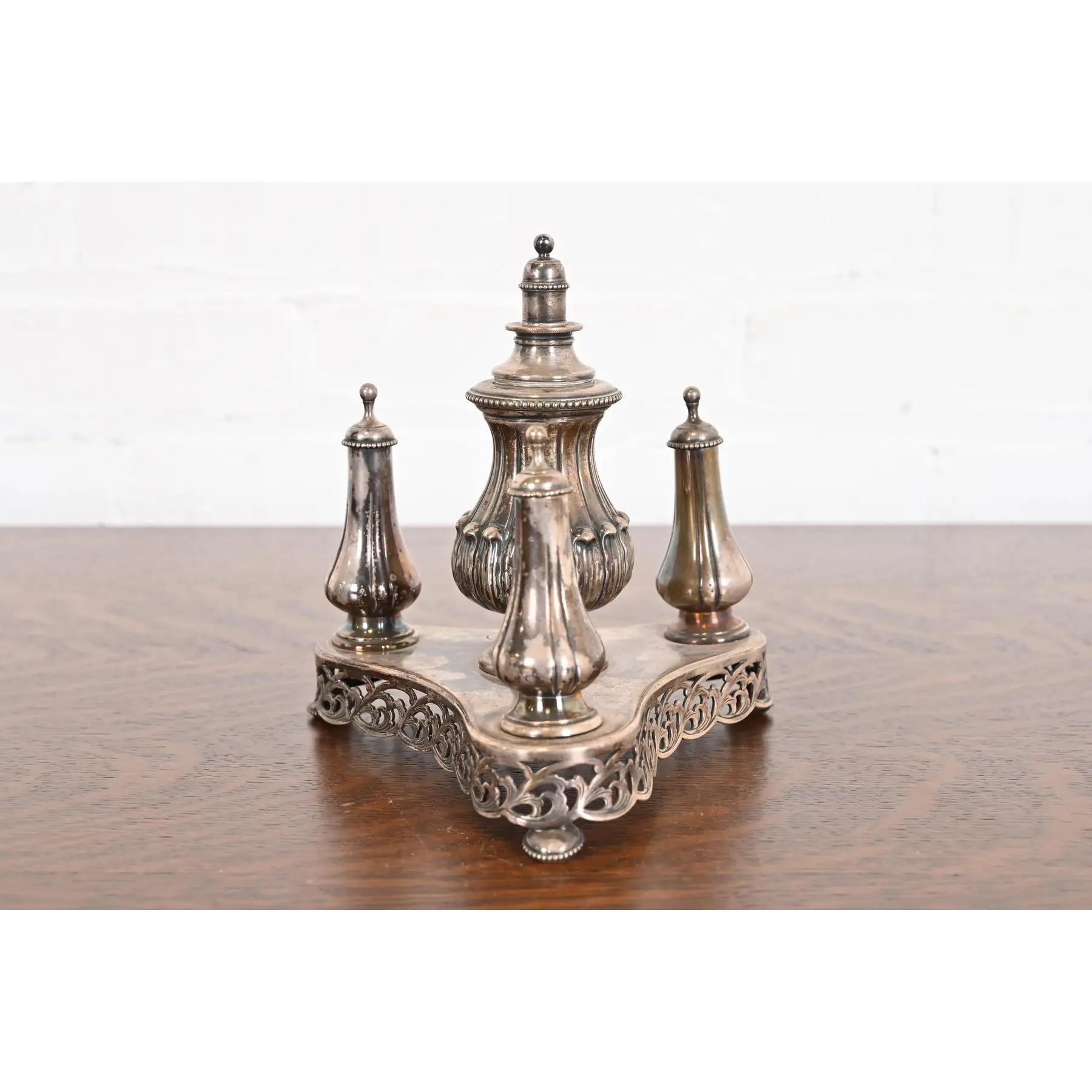 Magnifique lampe à huile victorienne ancienne en argent soudé, allume-cigares de table

Par Tiffany & Co. (signé au-dessous)

États-Unis, fin du 19e siècle

Mesures : 5,5 