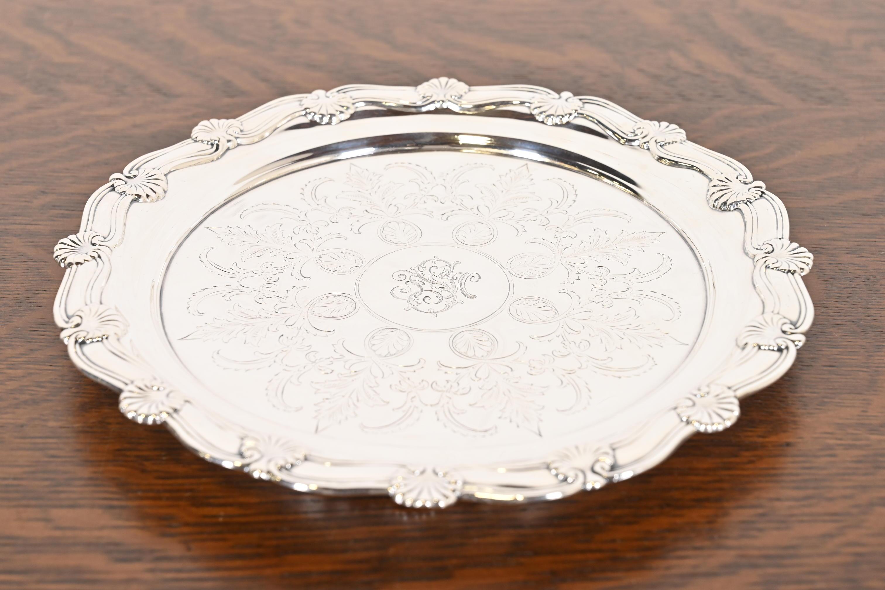 Tiffany & Co. Bandeja con pie de plata de ley victoriana antigua Estadounidense en venta