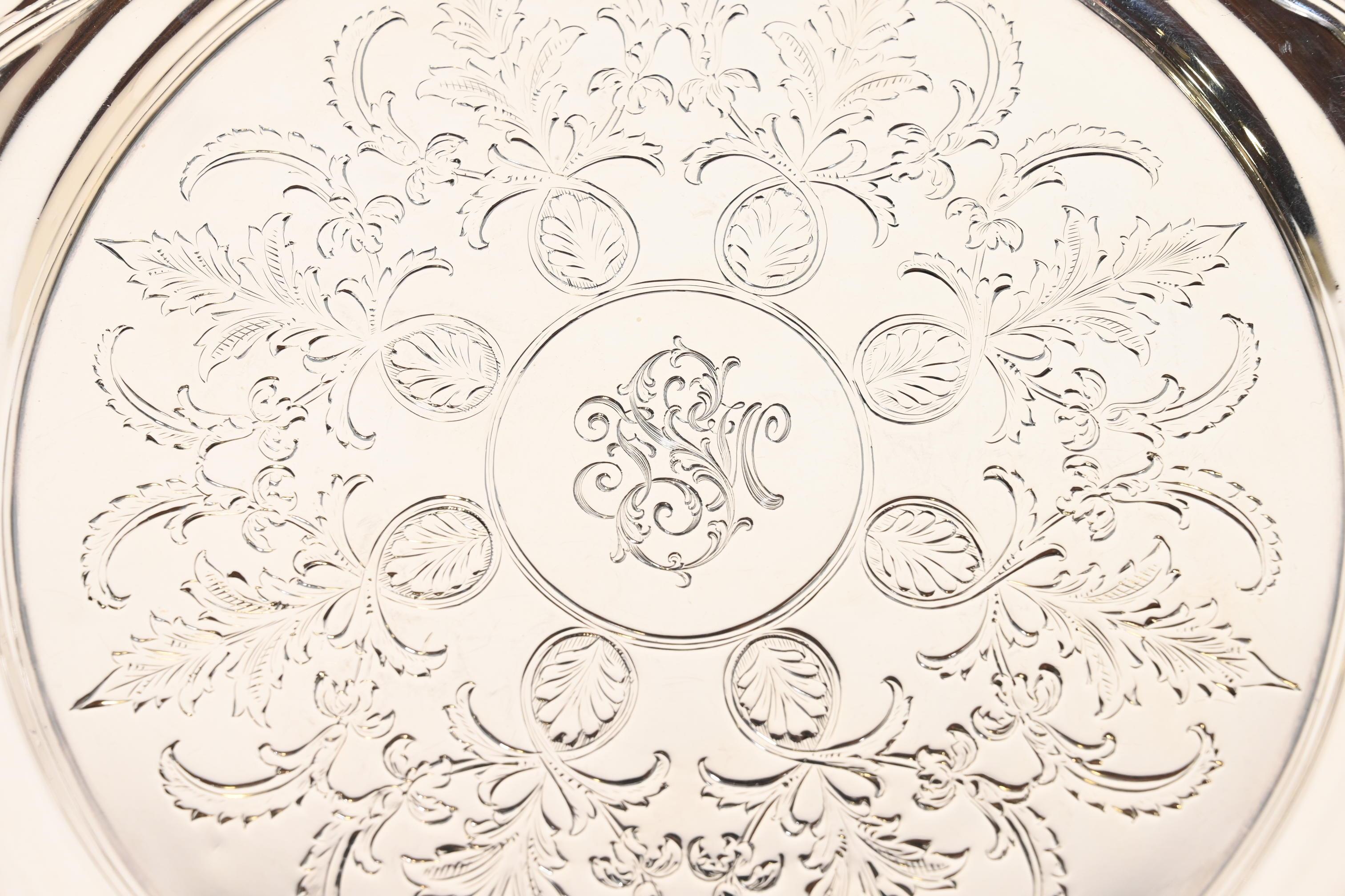 Tiffany & Co. Bandeja con pie de plata de ley victoriana antigua en Bueno estado para la venta en South Bend, IN