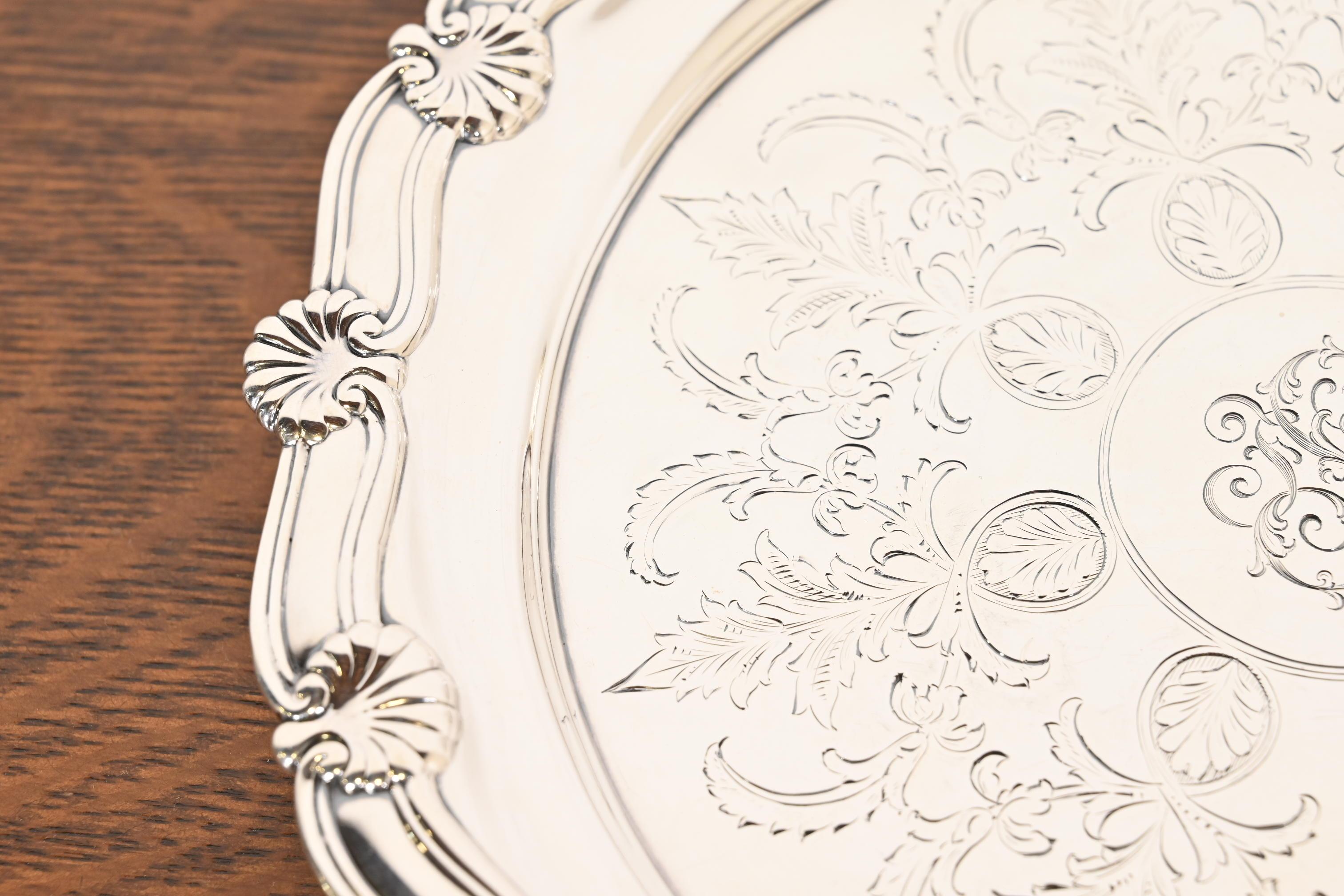 Tiffany & Co. Bandeja con pie de plata de ley victoriana antigua Plata esterlina en venta