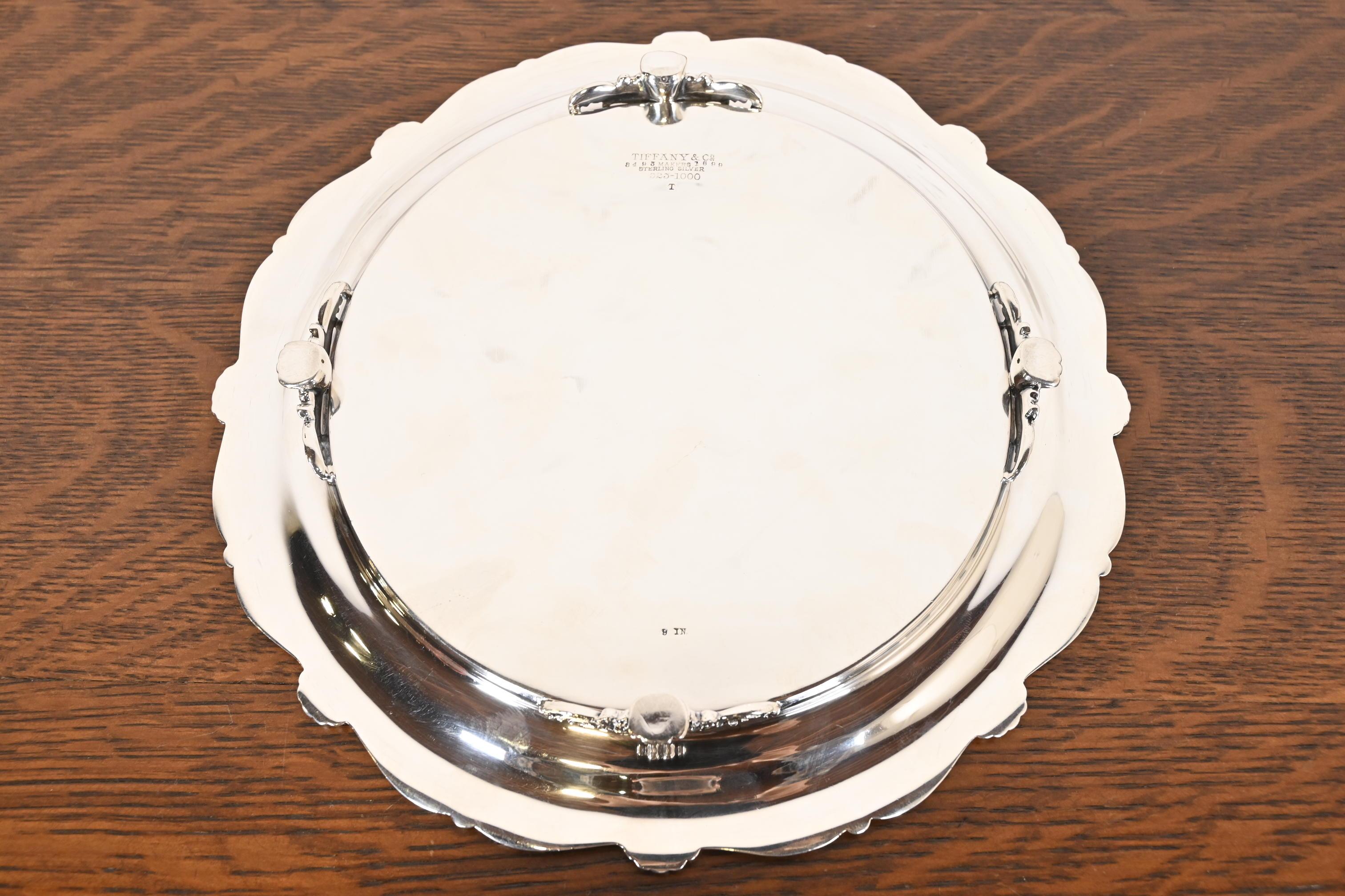 Tiffany & Co. Bandeja con pie de plata de ley victoriana antigua en venta 1
