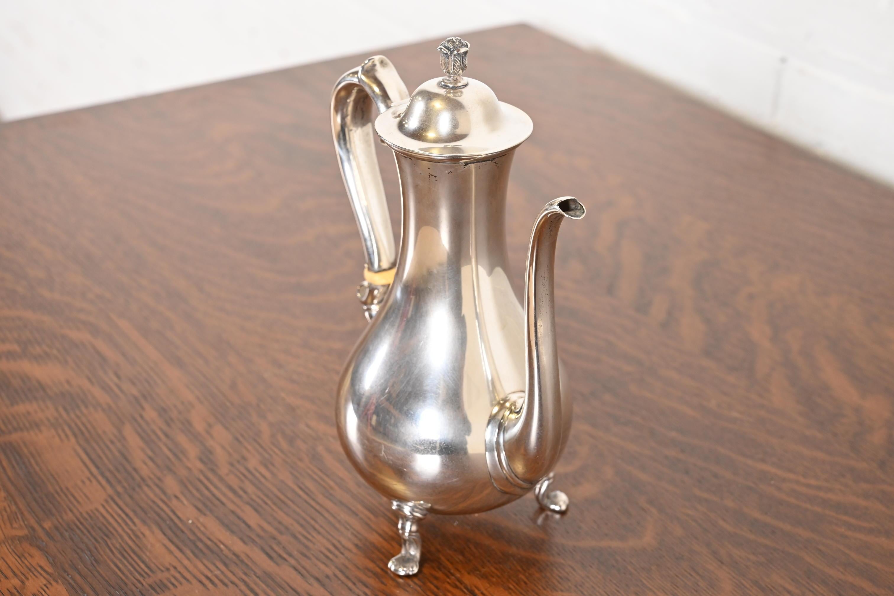 Tiffany & Co. Ancienne bouilloire ou cafetière victorienne en argent massif Bon état - En vente à South Bend, IN