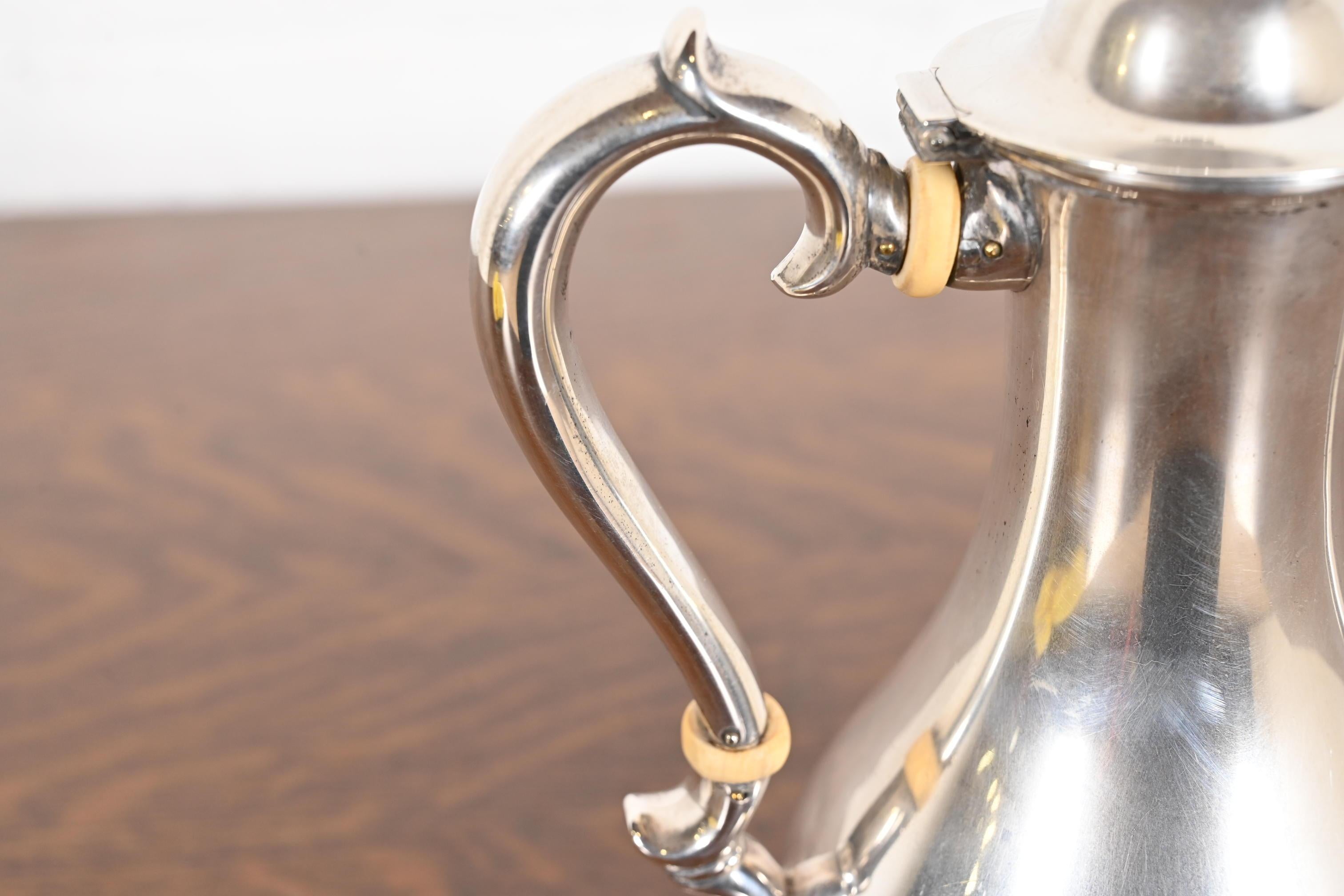 Tiffany & Co. Ancienne bouilloire ou cafetière victorienne en argent massif en vente 1