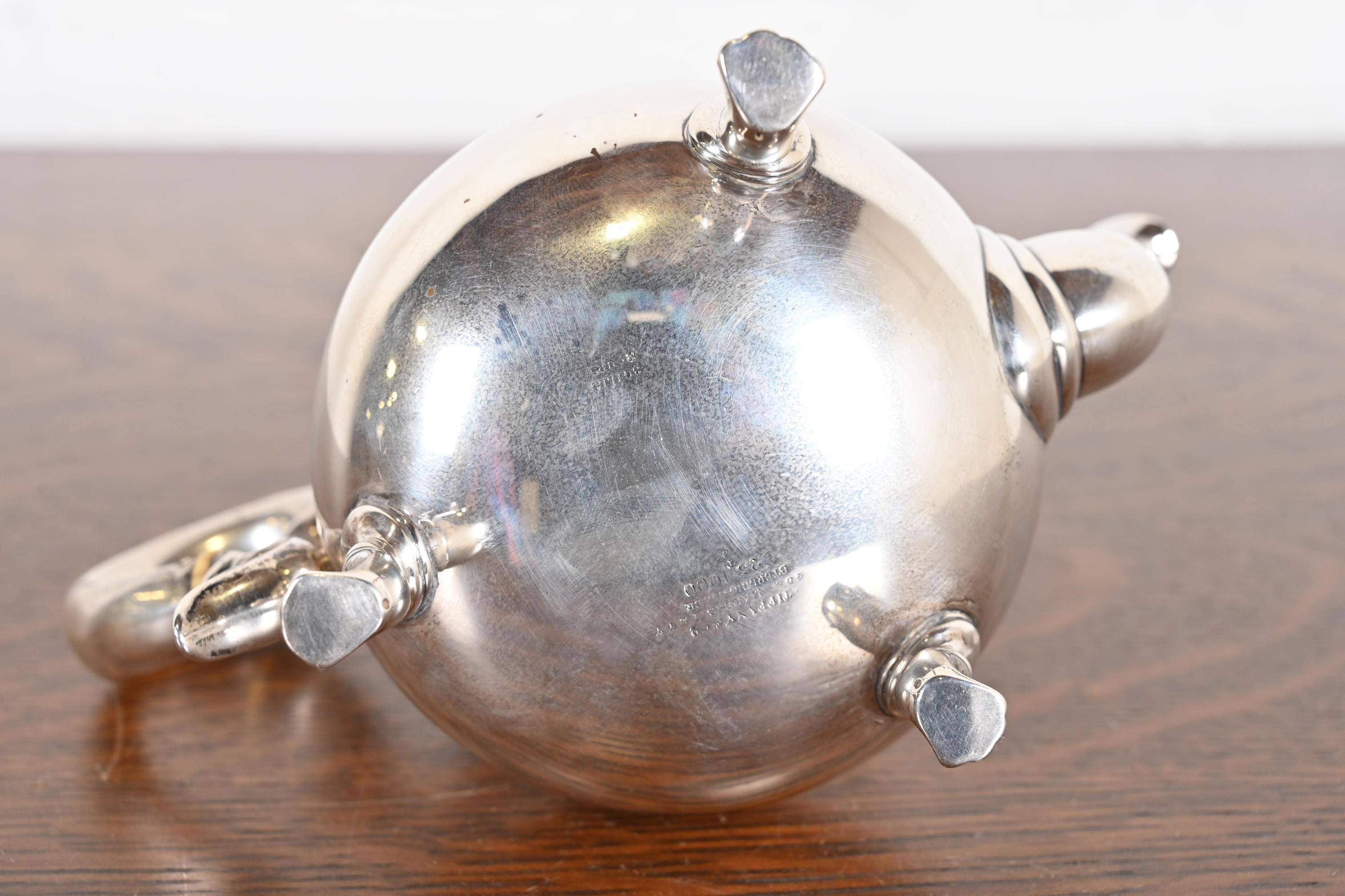 Tiffany & Co. Théière victorienne ancienne en argent sterling en vente 3