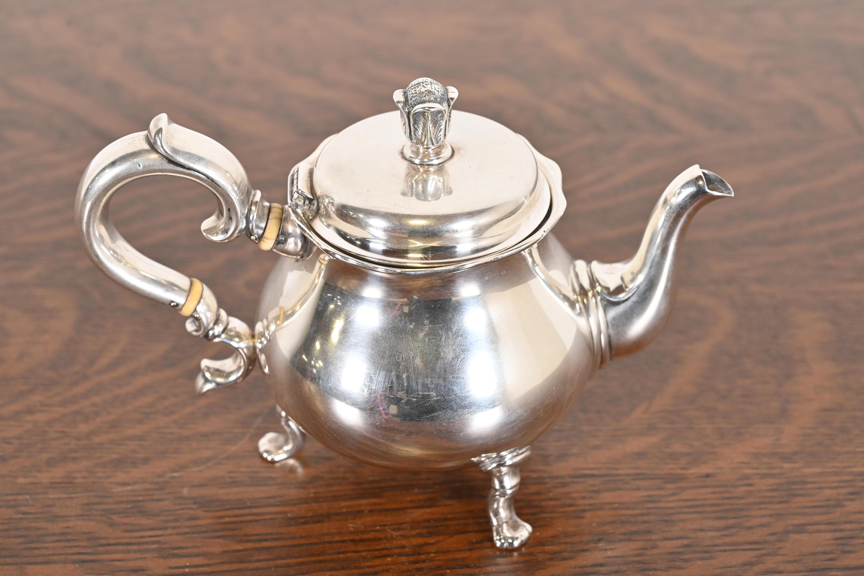Victorien Tiffany & Co. Théière victorienne ancienne en argent sterling en vente