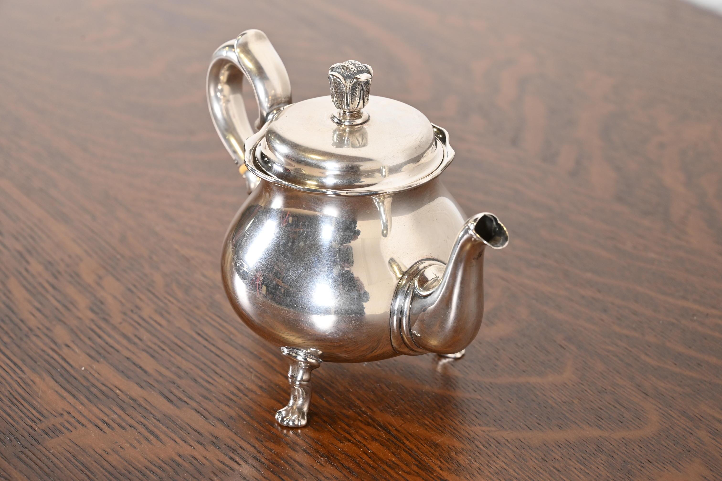 Américain Tiffany & Co. Théière victorienne ancienne en argent sterling en vente