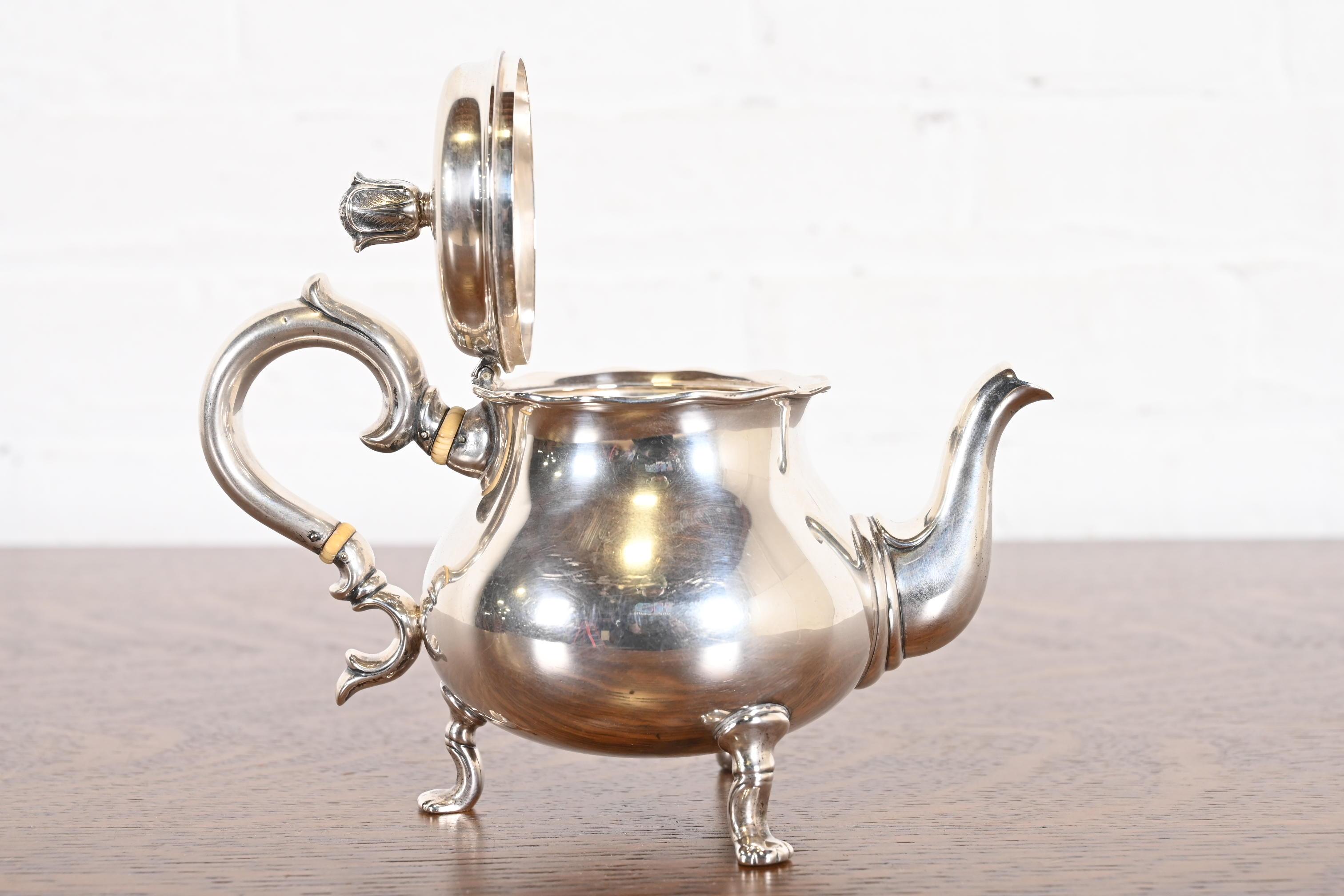 XIXe siècle Tiffany & Co. Théière victorienne ancienne en argent sterling en vente