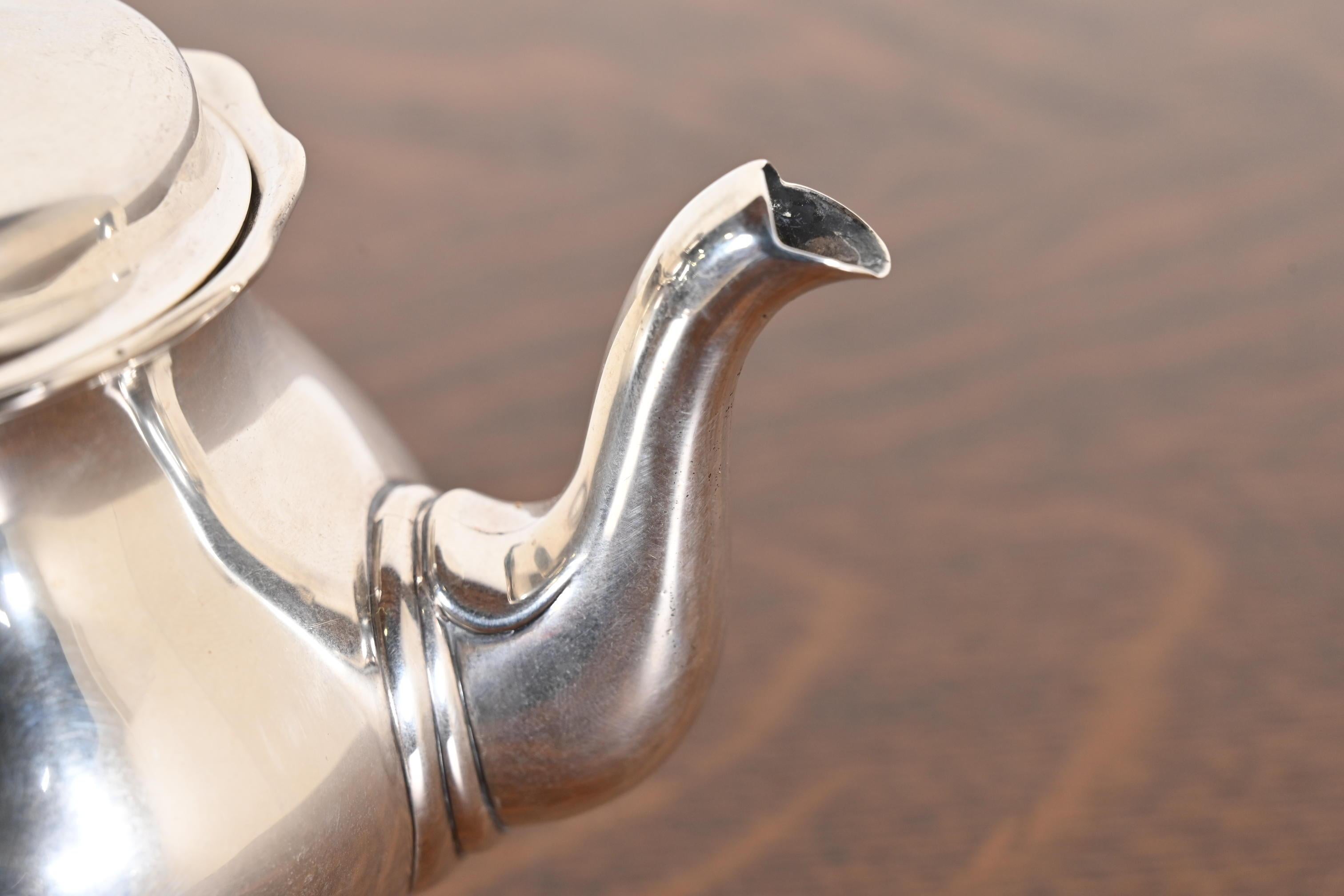 Tiffany & Co. Théière victorienne ancienne en argent sterling en vente 2