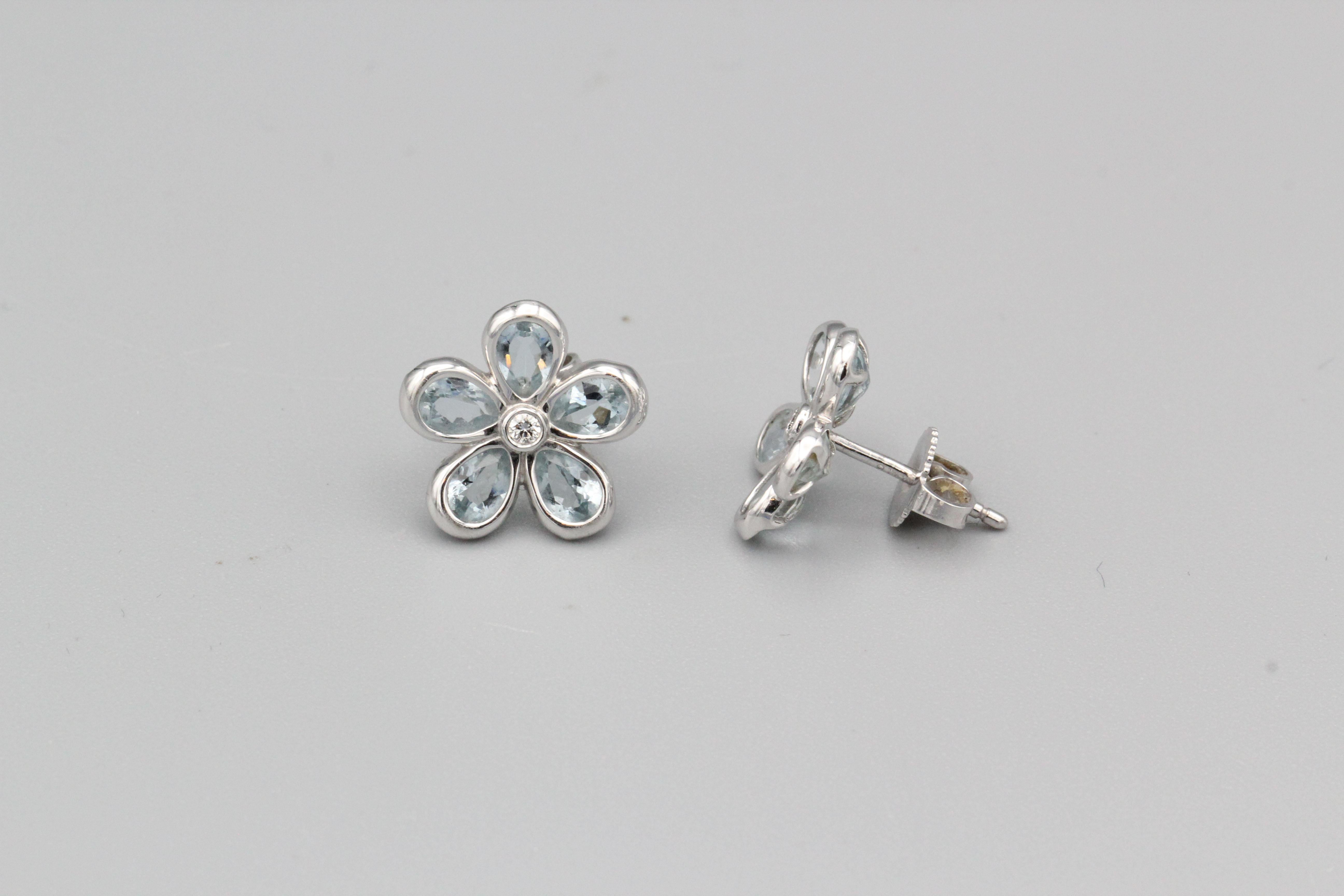 Tiffany & Co. Aquamarin-Diamant-Blumenohrringe aus 18 Karat Weißgold im Zustand „Hervorragend“ in New York City, NY