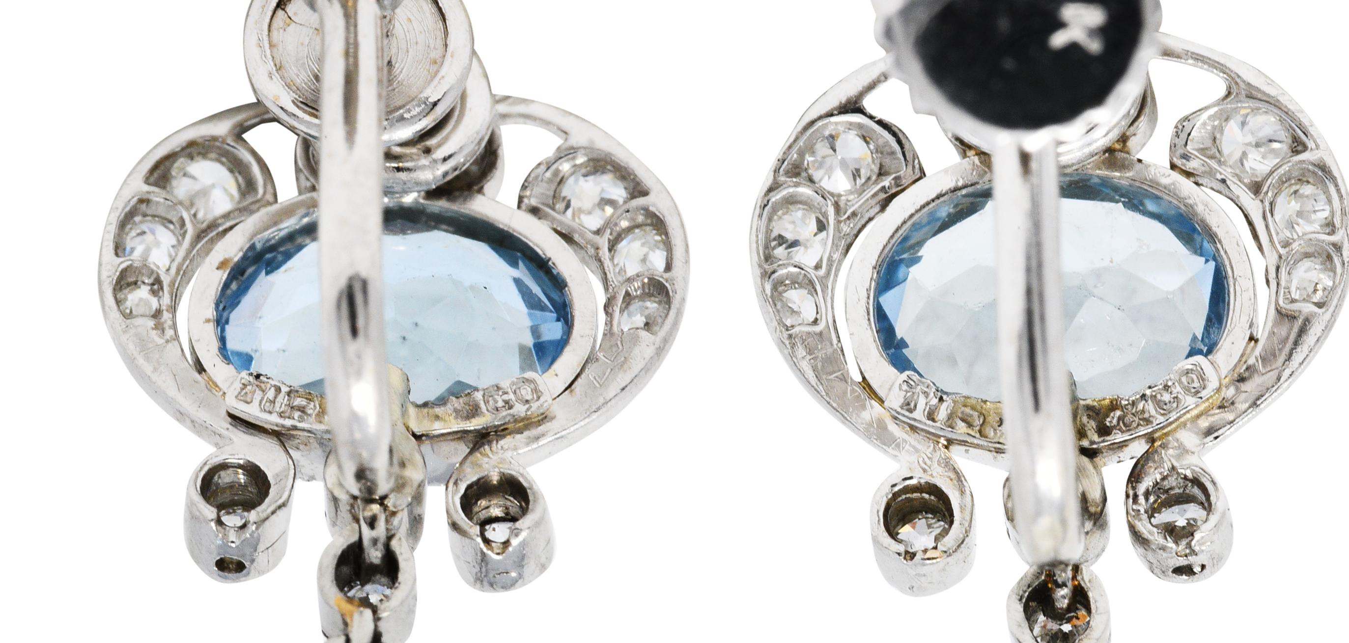 Tiffany & Co. Schraubverschluss-Ohrringe aus Platin mit Aquamarin und Diamant (Ovalschliff)