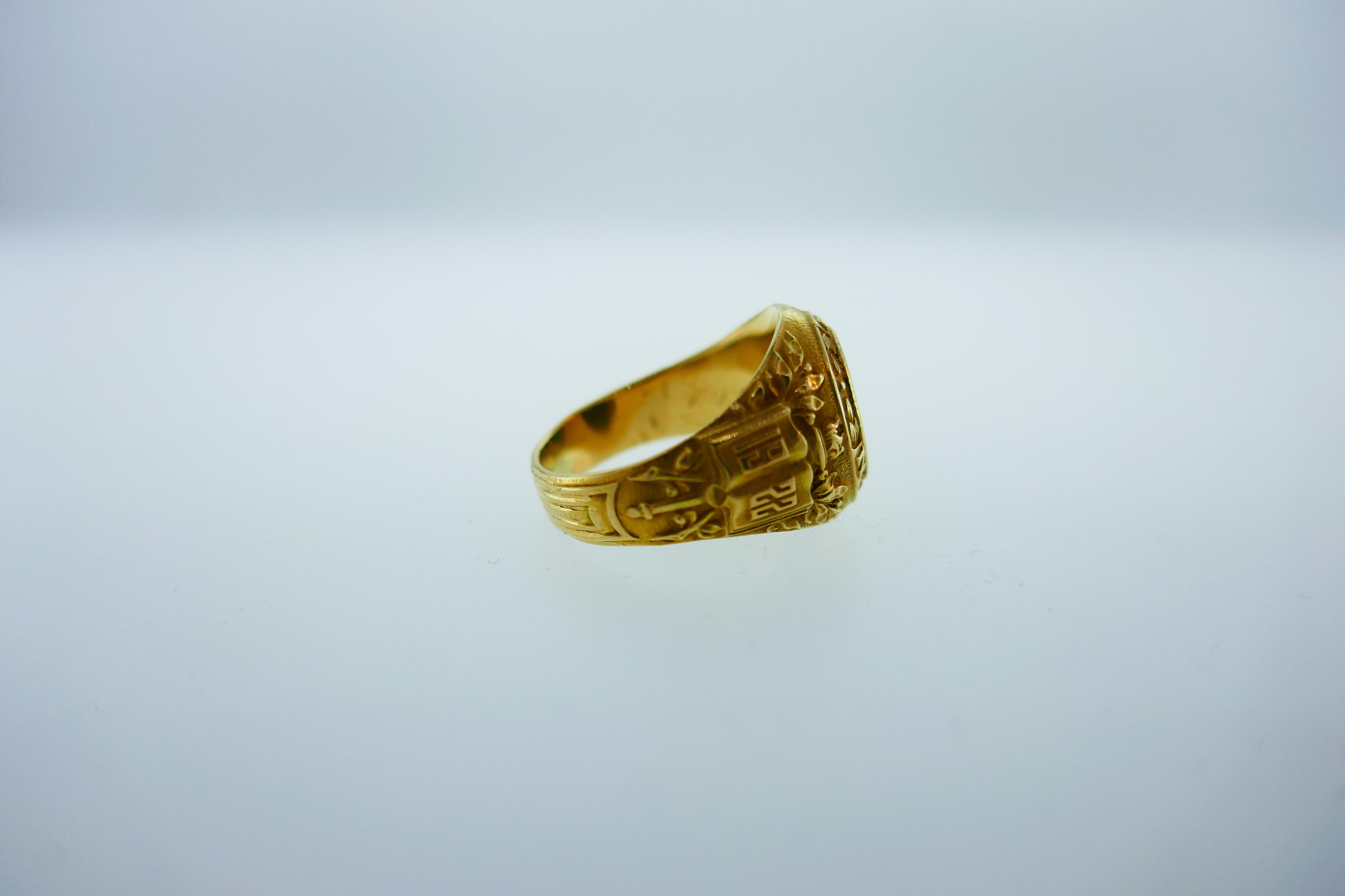 Women's or Men's Tiffany & Co. Art Deco 14k Yellow Gold and Onyx College Class Ring, circa 1922