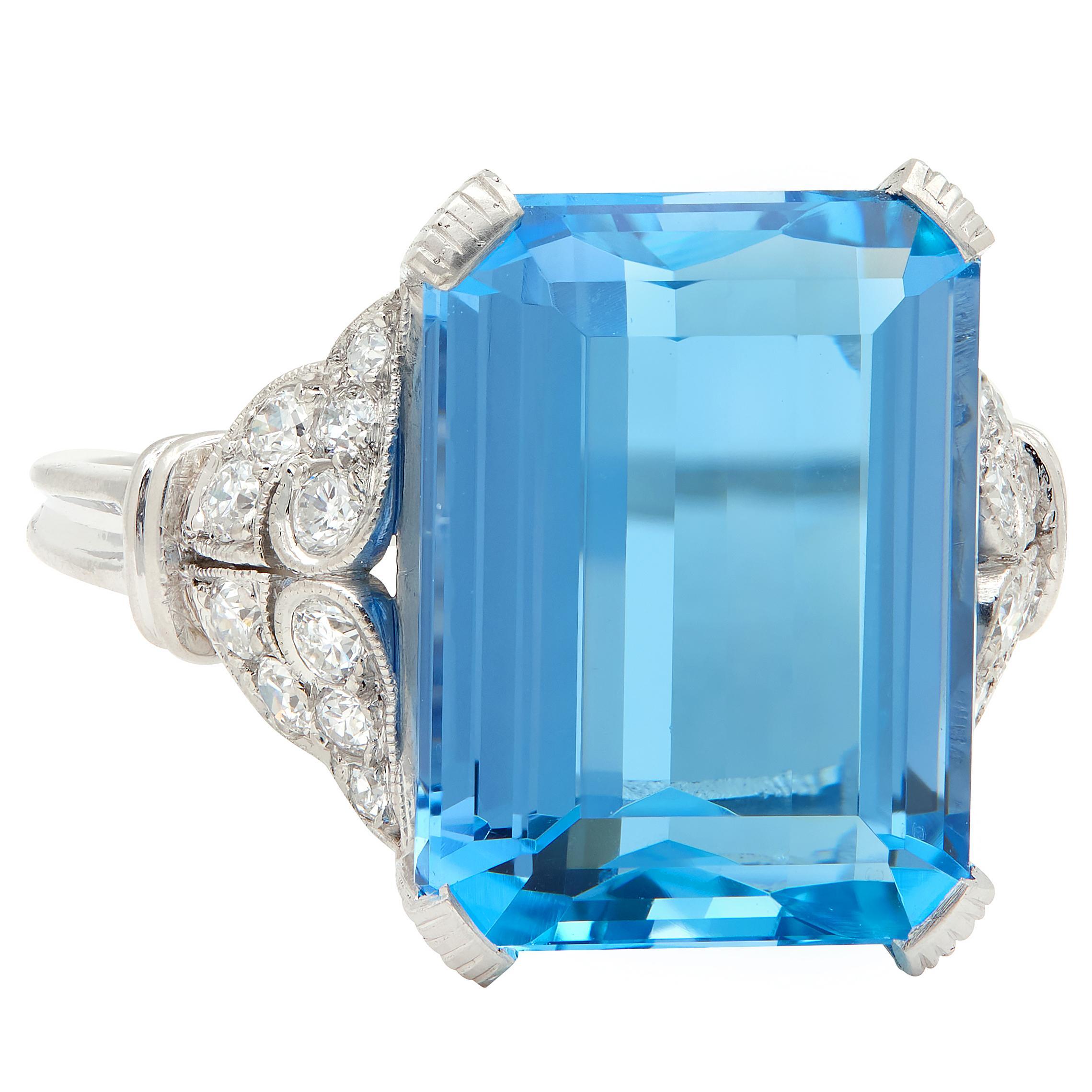 Tiffany & Co. Art Deco Aquamarin Diamant Platin Vintage Scroll Cocktail Ring (Smaragdschliff) im Angebot