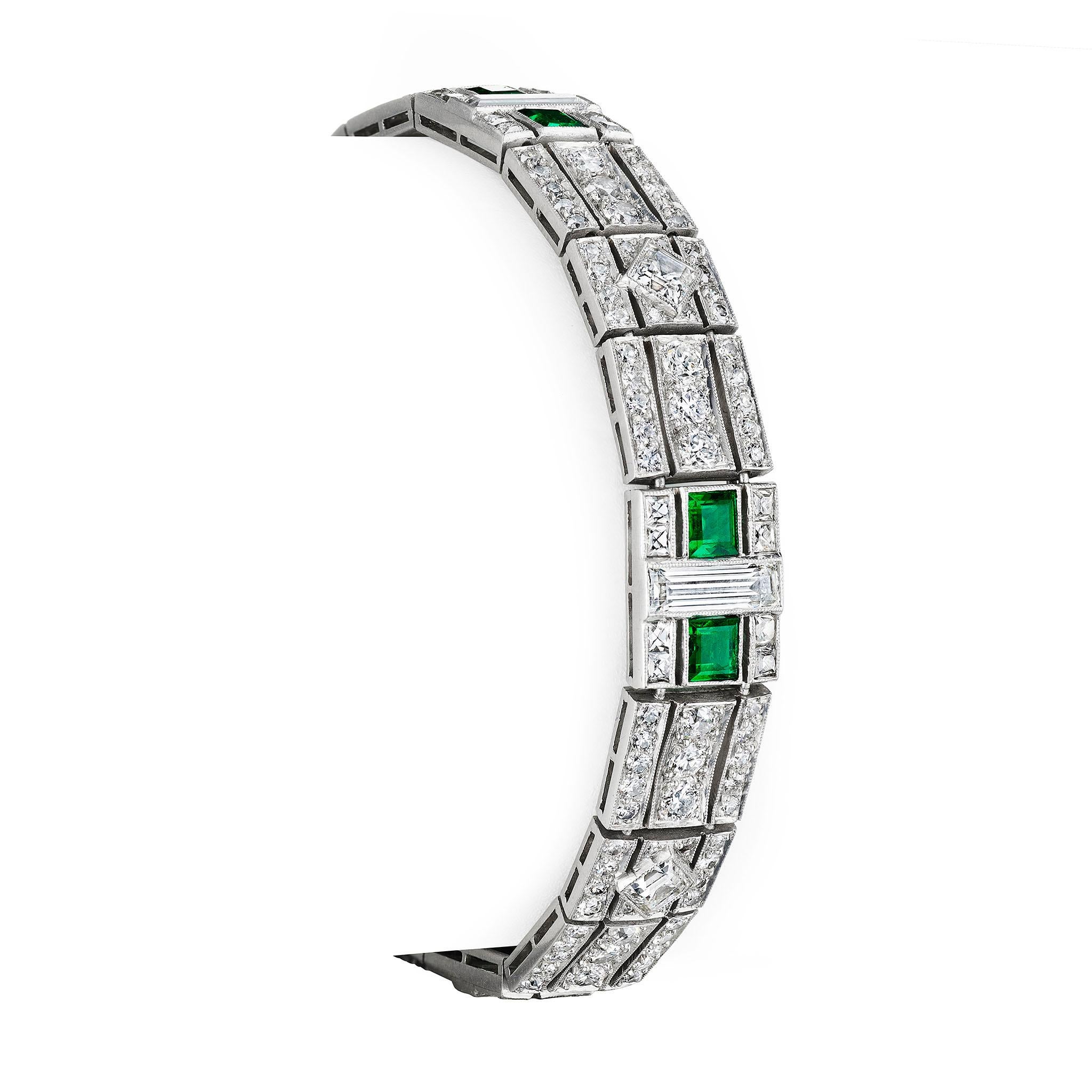 Taille vieille Europe Tiffany & Co. Bracelet Art déco en émeraudes et diamants en vente