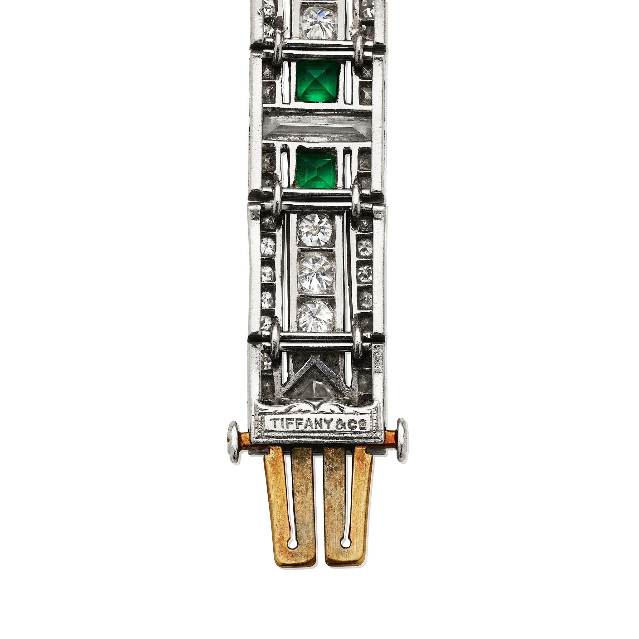 Tiffany & Co. Bracelet Art déco en émeraudes et diamants Excellent état - En vente à New York, NY