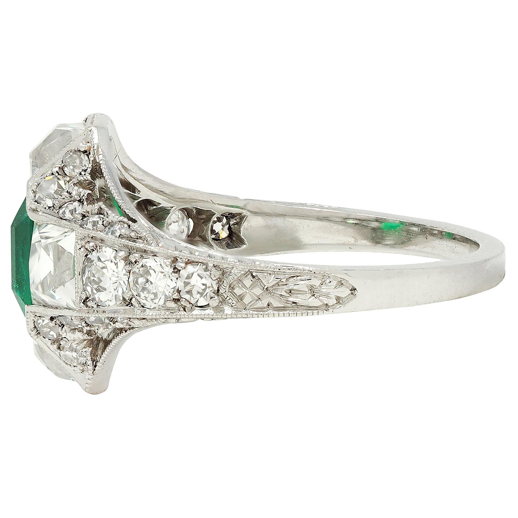 da uomo o donna Tiffany & Co. Anello a tre punte in platino con diamante francese e smeraldo in stile Art Deco in vendita