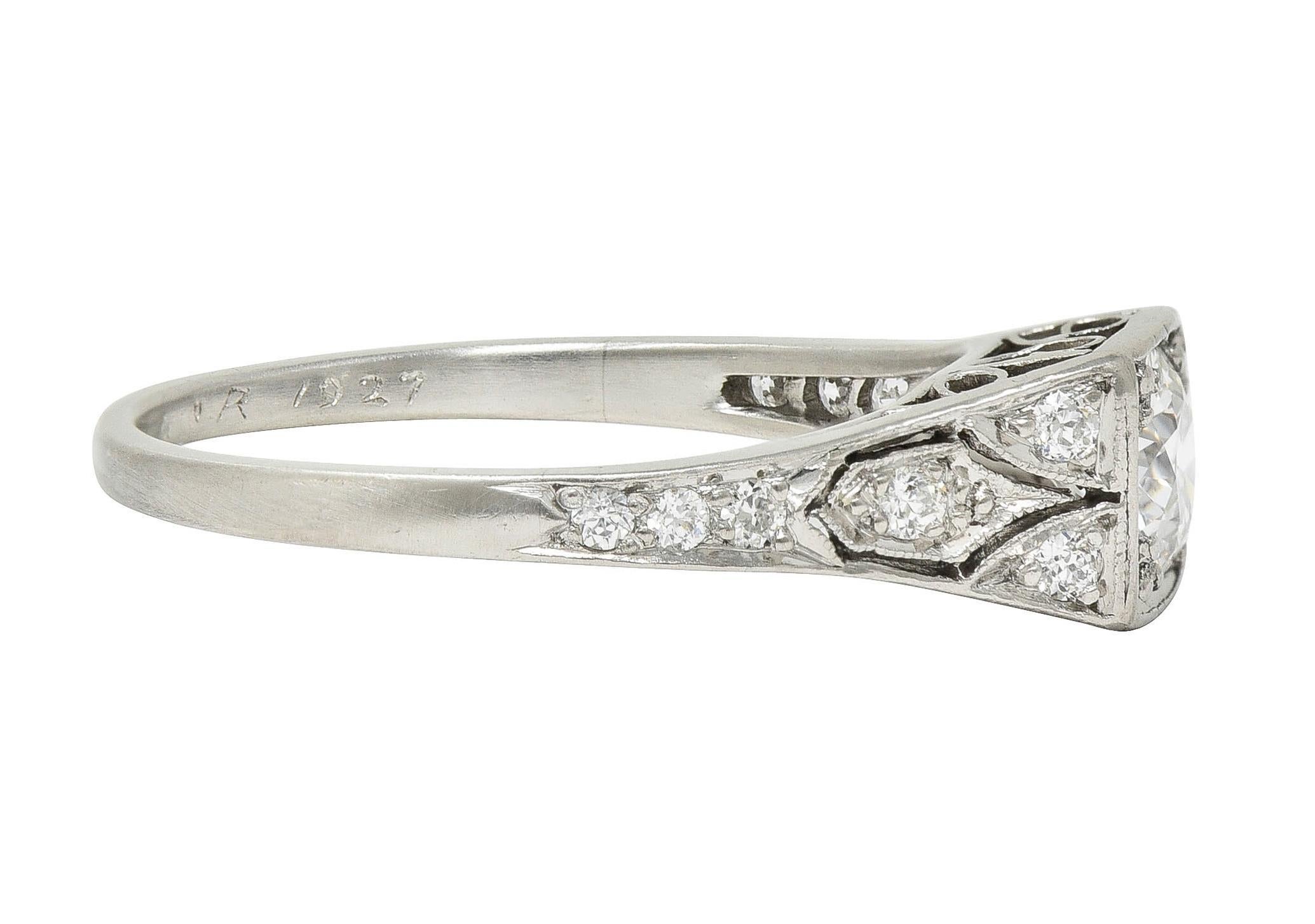 Tiffany & Co. Bague de fiançailles Art déco ancienne en platine avec diamants européens en forme de volutes Excellent état - En vente à Philadelphia, PA