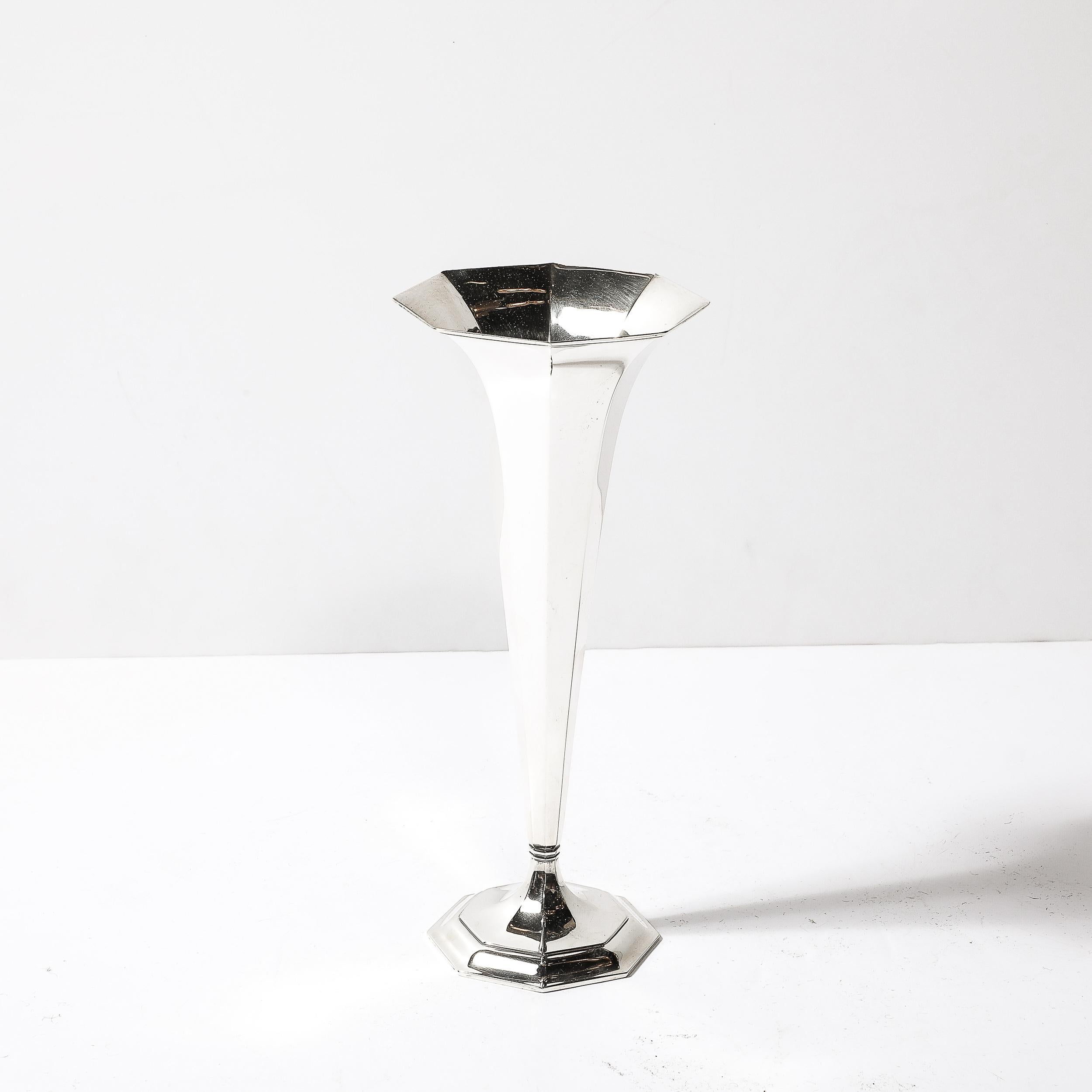 Tiffany & Co. Jarrón trompeta Art Déco octogonal de plata de ley en venta 3