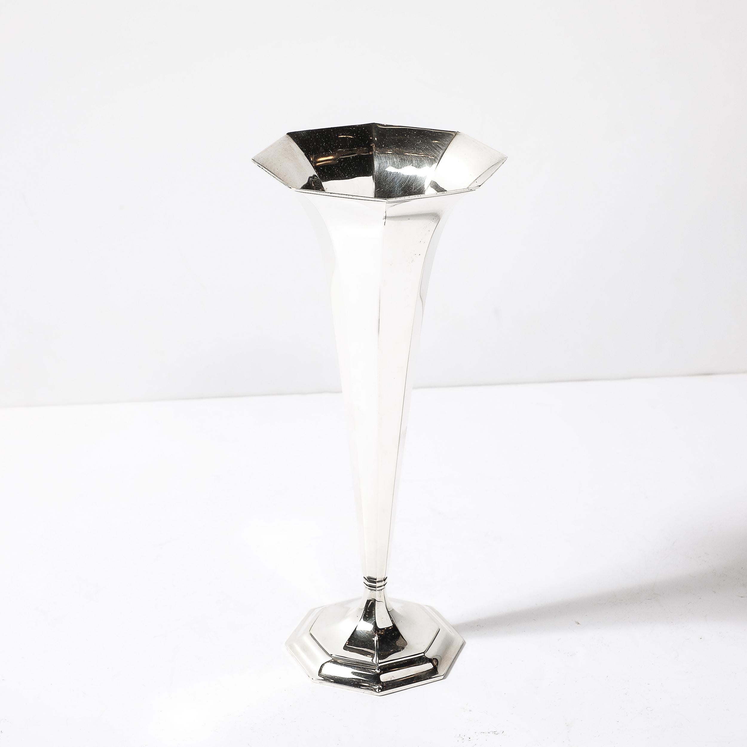 Tiffany & Co. Jarrón trompeta Art Déco octogonal de plata de ley en venta 5