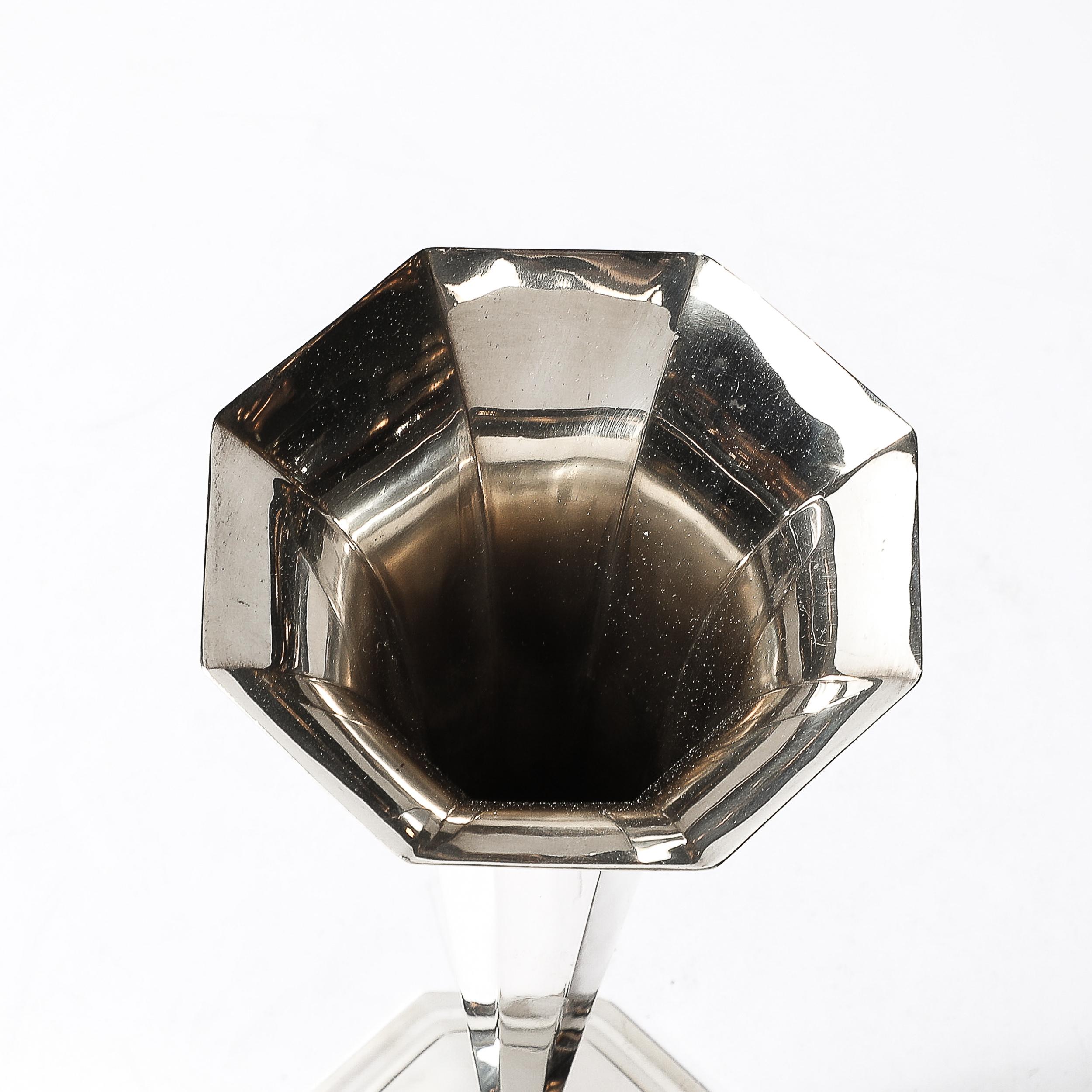 Tiffany & Co. Jarrón trompeta Art Déco octogonal de plata de ley en venta 8