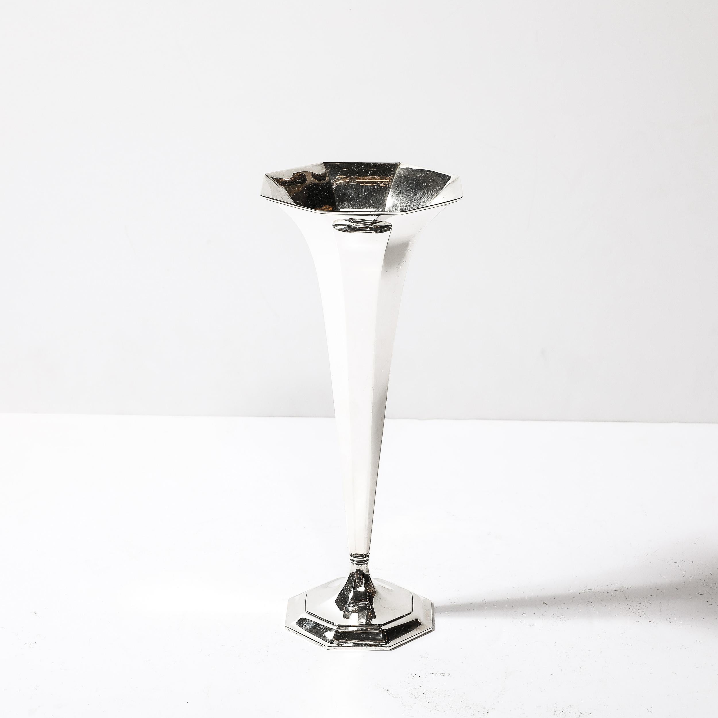 Tiffany & Co. Jarrón trompeta Art Déco octogonal de plata de ley en venta 2