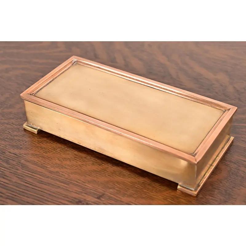 An exceptional antique Art Deco bronze desk box, jewelry box, cigar box, or humidor 

By Tiffany & Co.

USA, Circa 1920s

Measures: 8