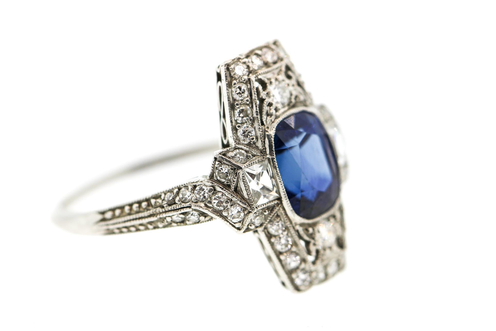 Tiffany & Co. Art Deco Platin Kissen Saphir Diamant Ring im Zustand „Gut“ im Angebot in New York, NY