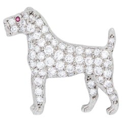 TIFFANY & CO. Épingle de terrier Art déco en platine avec diamants et rubis