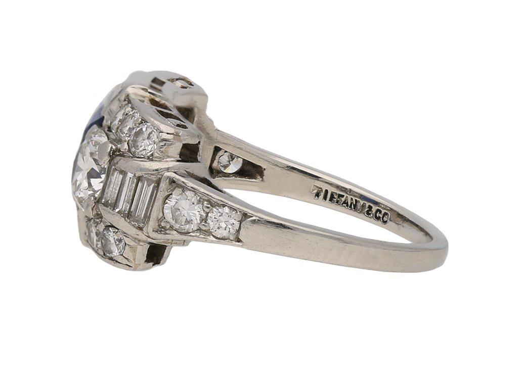 Taille baguette Tiffany & Co. Bague saphir diamant Art déco en vente