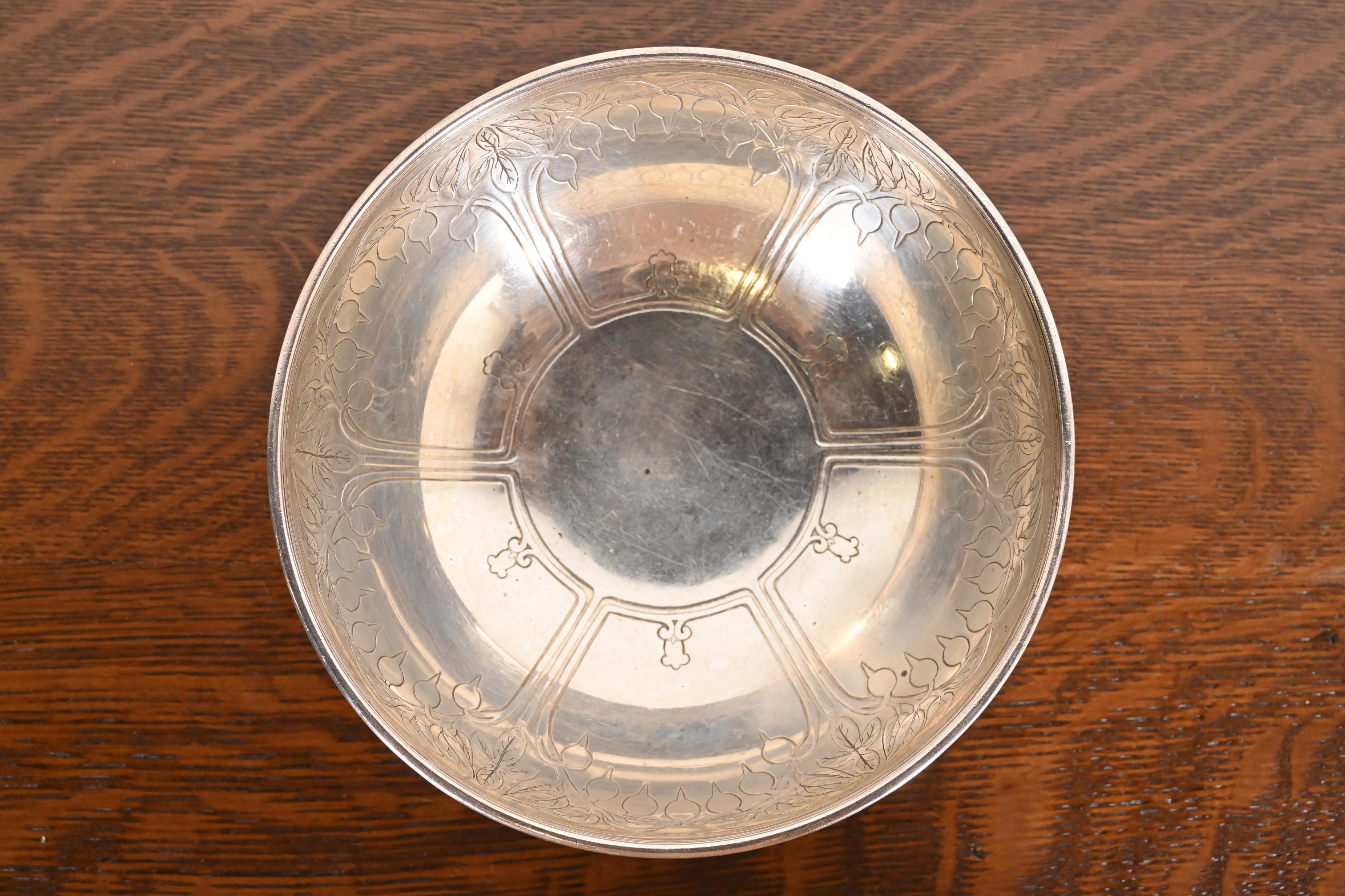 Tiffany & Co. Frutero o centro de mesa Art Déco de plata de ley Estadounidense en venta