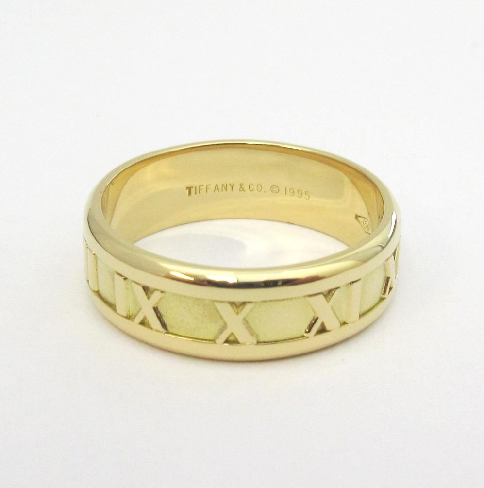 TIFFANY & Co. Atlas 18K Gold 7mm Wide Numeric Ring 10.5 In Excellent Condition In Los Angeles, CA