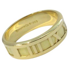 TIFFANY & Co. Anillo numérico Atlas de oro de 18 quilates de 7 mm de ancho 10,5
