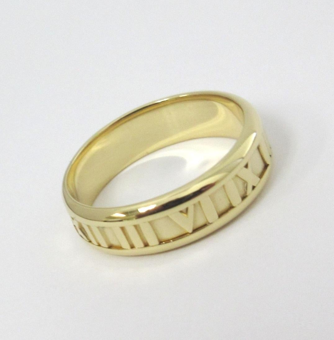 TIFFANY & Co. Atlas 18K Gold 7mm breiter Numeric-Ring 11 Herren

Metall: 18K Gelbgold
Größe: 11 
Bandbreite: 7mm
Gewicht: 9.30 Gramm
Punze: ATLAS ©2003 TIFFANY&Co. 750
Zustand: Ausgezeichneter Zustand

Limitierte Auflage, nicht mehr in