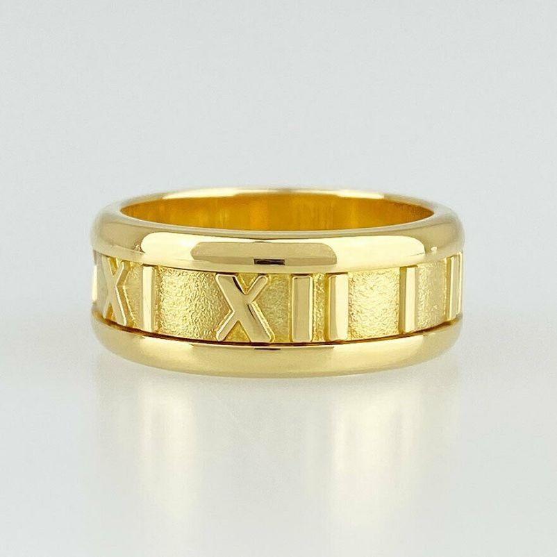 TIFFANY & Co. Atlas 18K Gold 7mm Wide Numeric Ring 5 In Excellent Condition For Sale In Los Angeles, CA