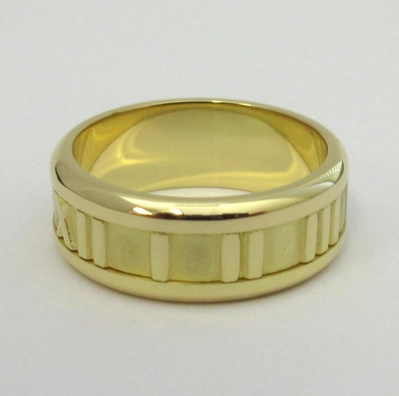 TIFFANY & Co. Anillo numérico Atlas de oro de 18 quilates de 7 mm de ancho 6 en Excelente estado para la venta en Los Angeles, CA