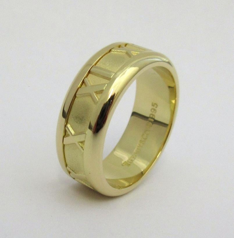 Femenino o masculino TIFFANY & Co. Anillo numérico Atlas de oro de 18 quilates de 7 mm de ancho 6 en venta