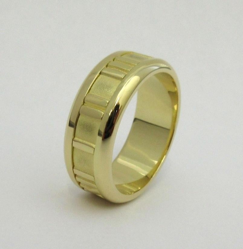 TIFFANY & Co. Anillo numérico Atlas de oro de 18 quilates de 7 mm de ancho 6 en venta 2
